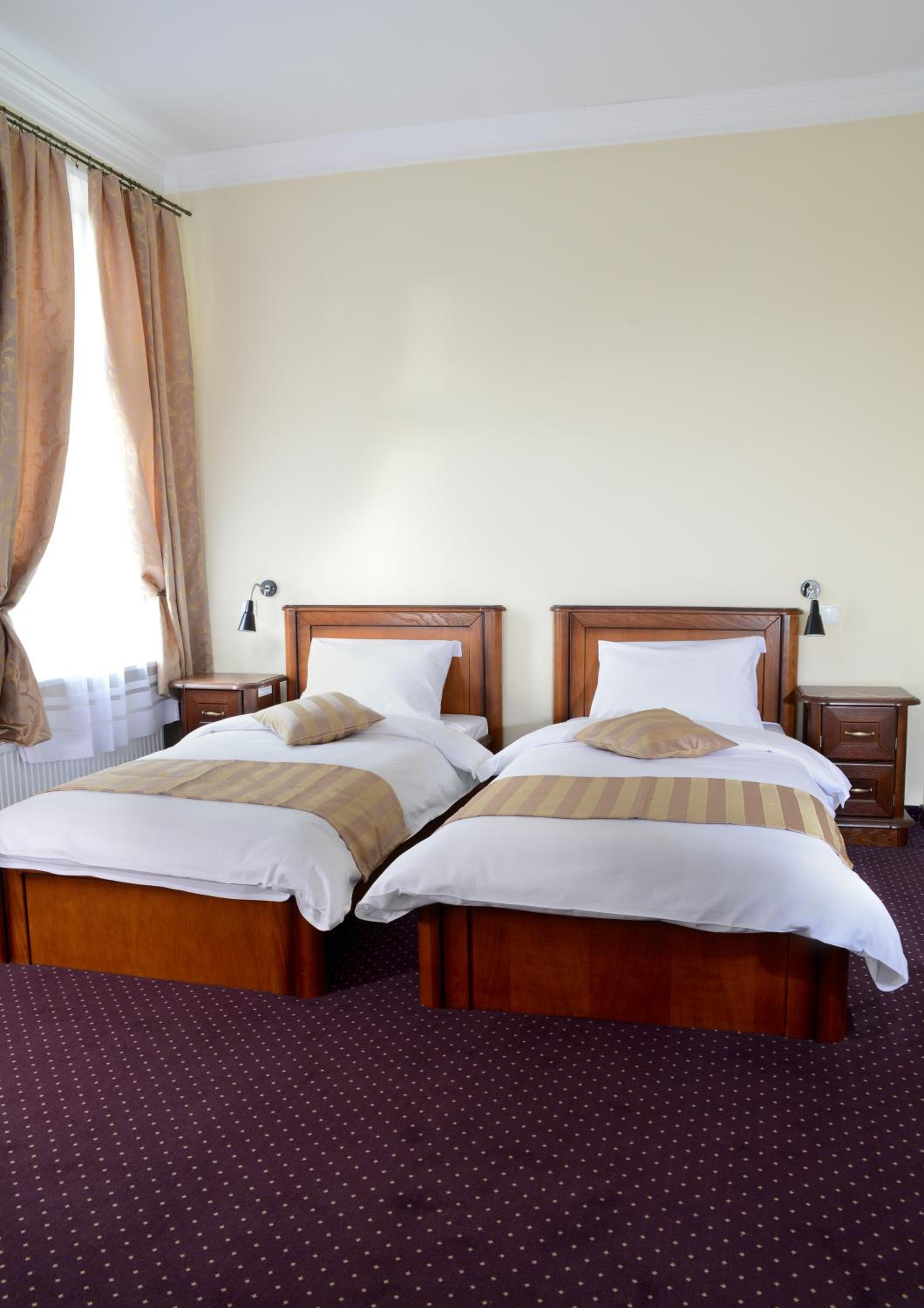 Standard Twin Room - Photo 2