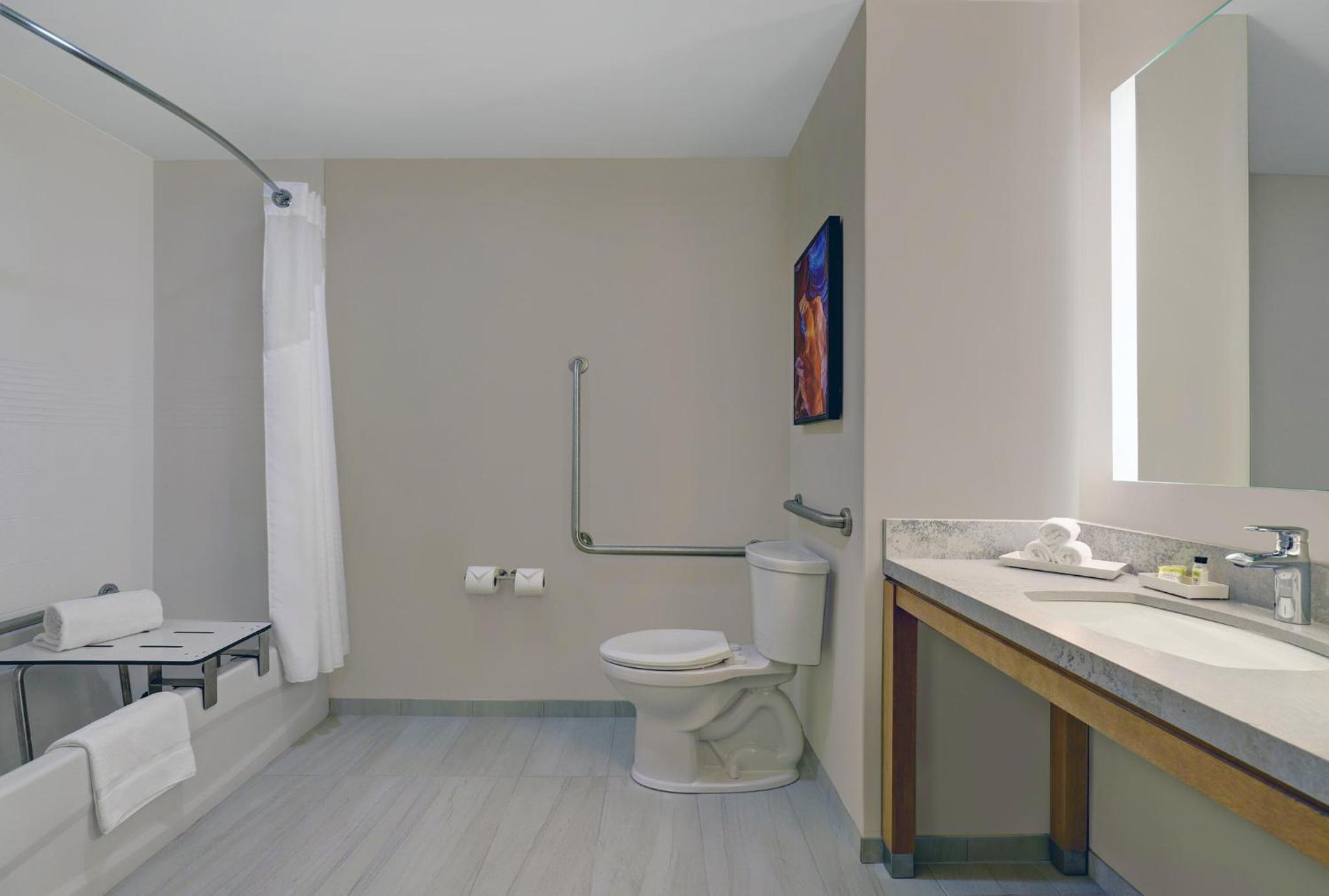 Queen Studio - Disability Access - Photo 8