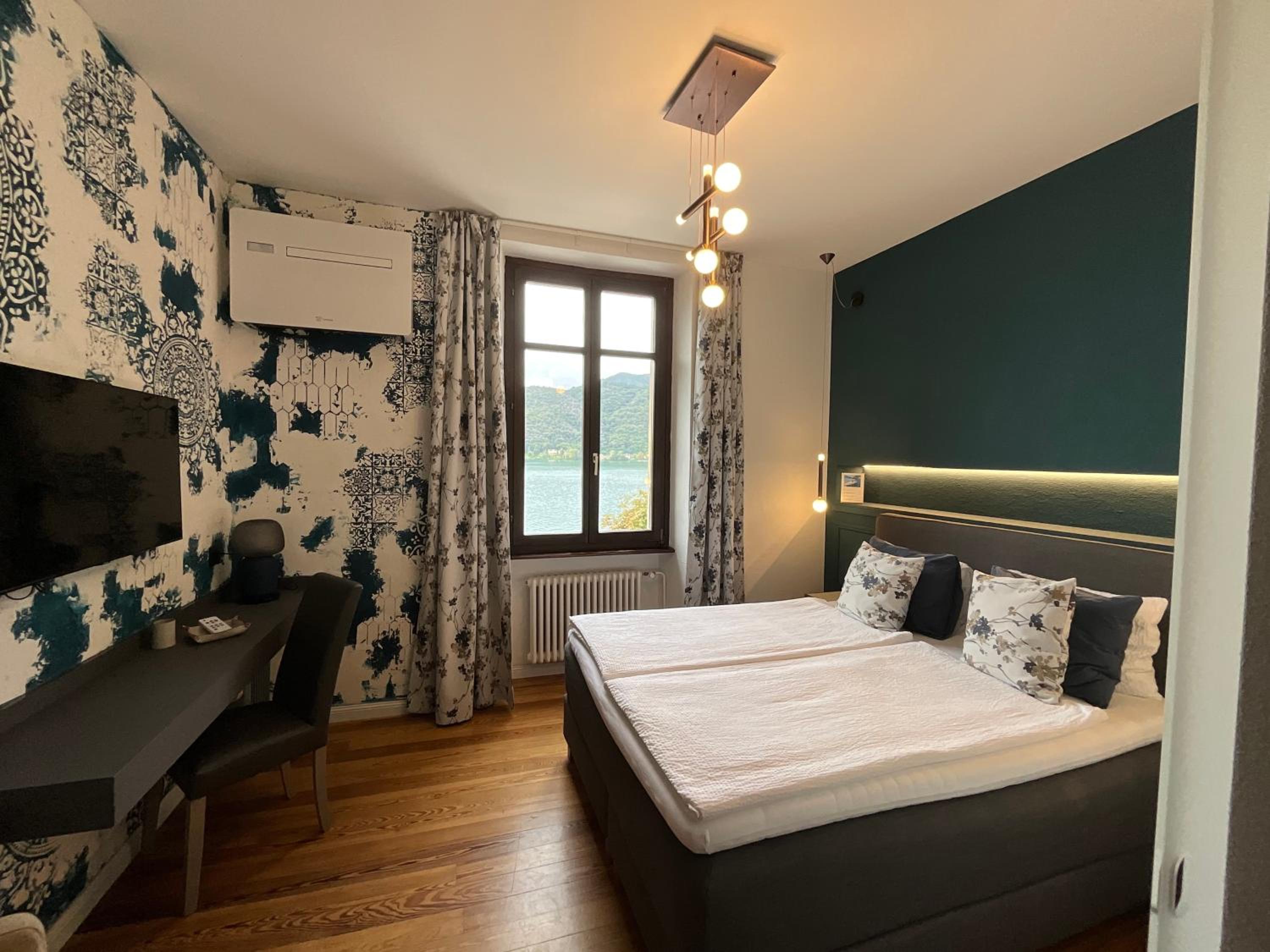 Junior Suite with Balcony - Photo 1