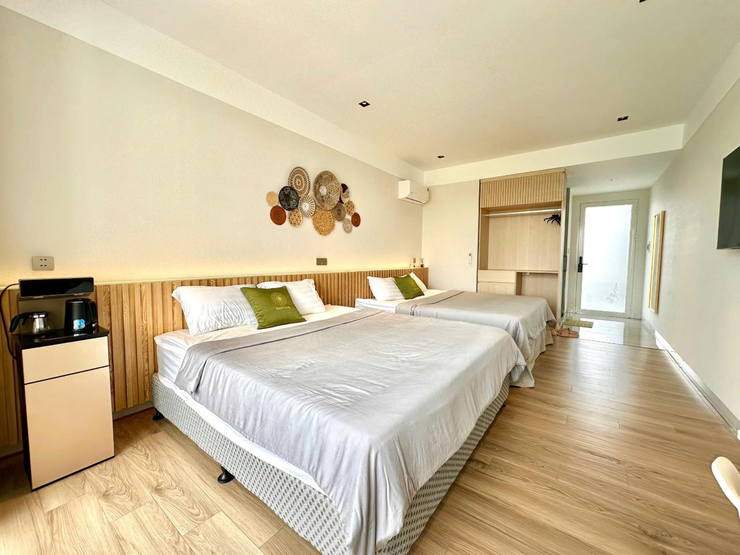 King Room with Pool View photo 2