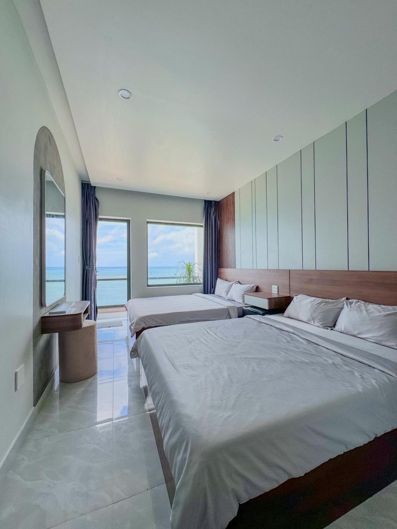 Family Room with Sea View - Photo 2