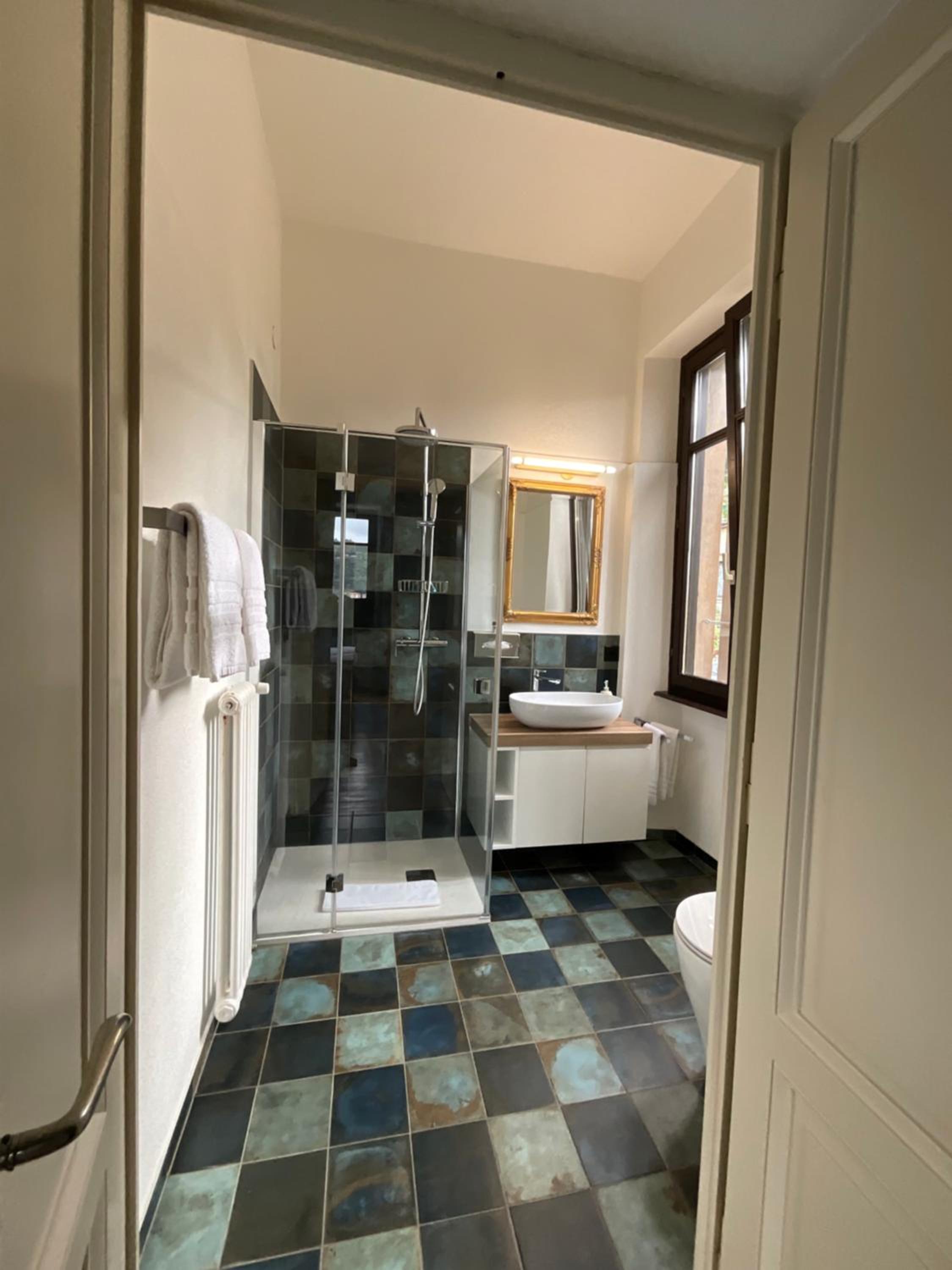 Junior Suite with Balcony - Photo 13