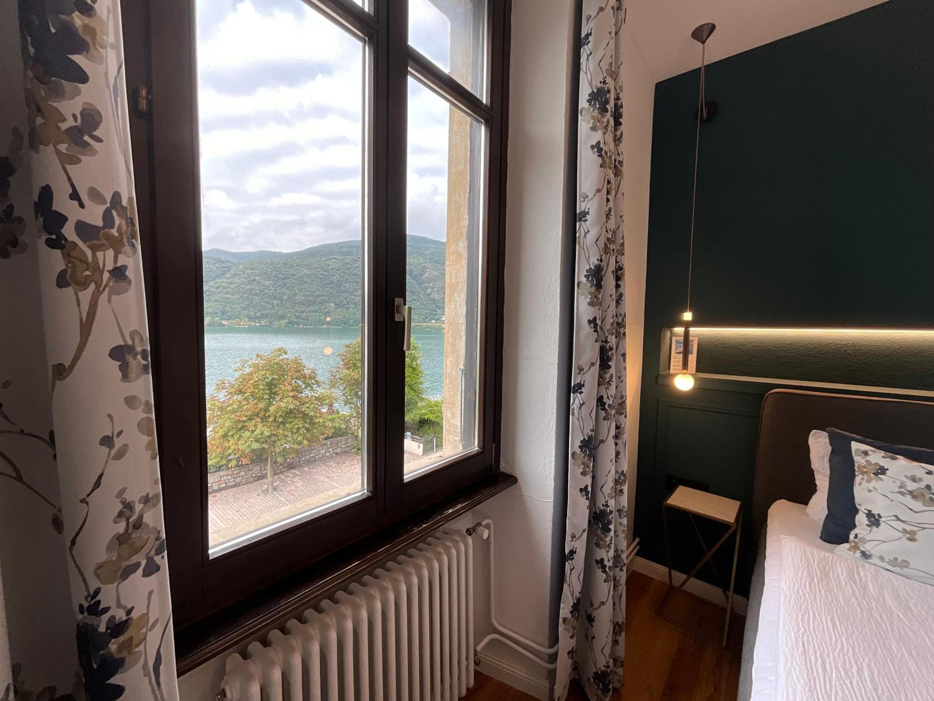 Junior Suite with Balcony - Photo 12