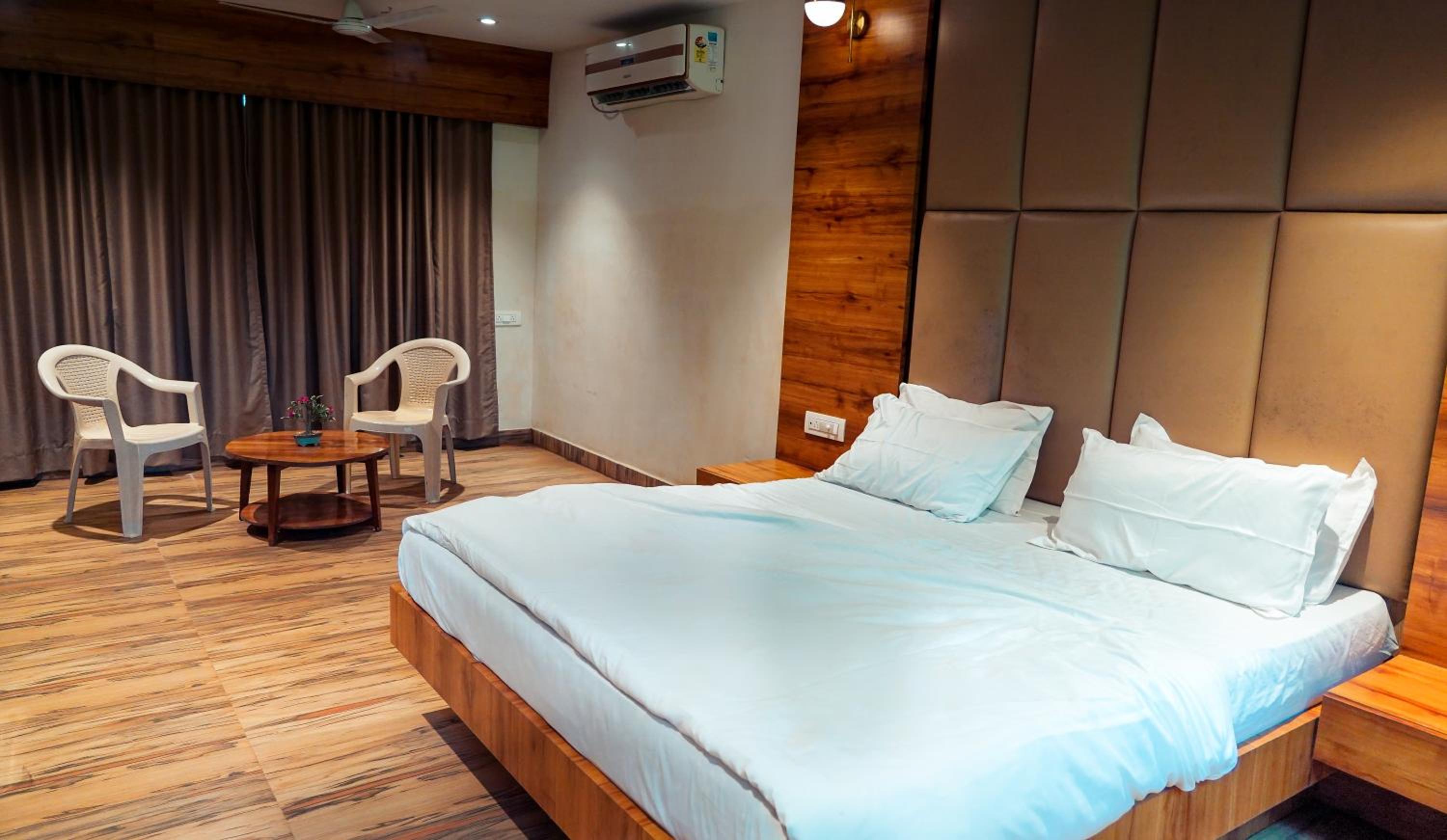 Deluxe Double Room - Photo 11