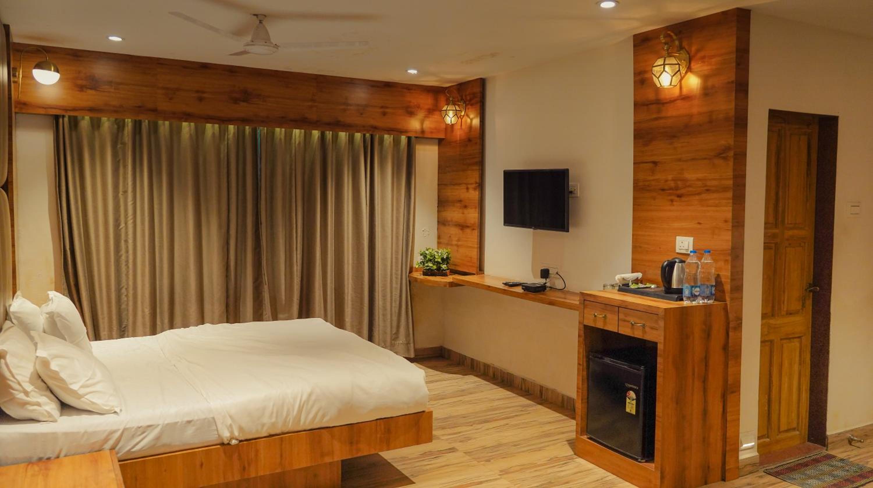 Deluxe Double Room - Photo 12