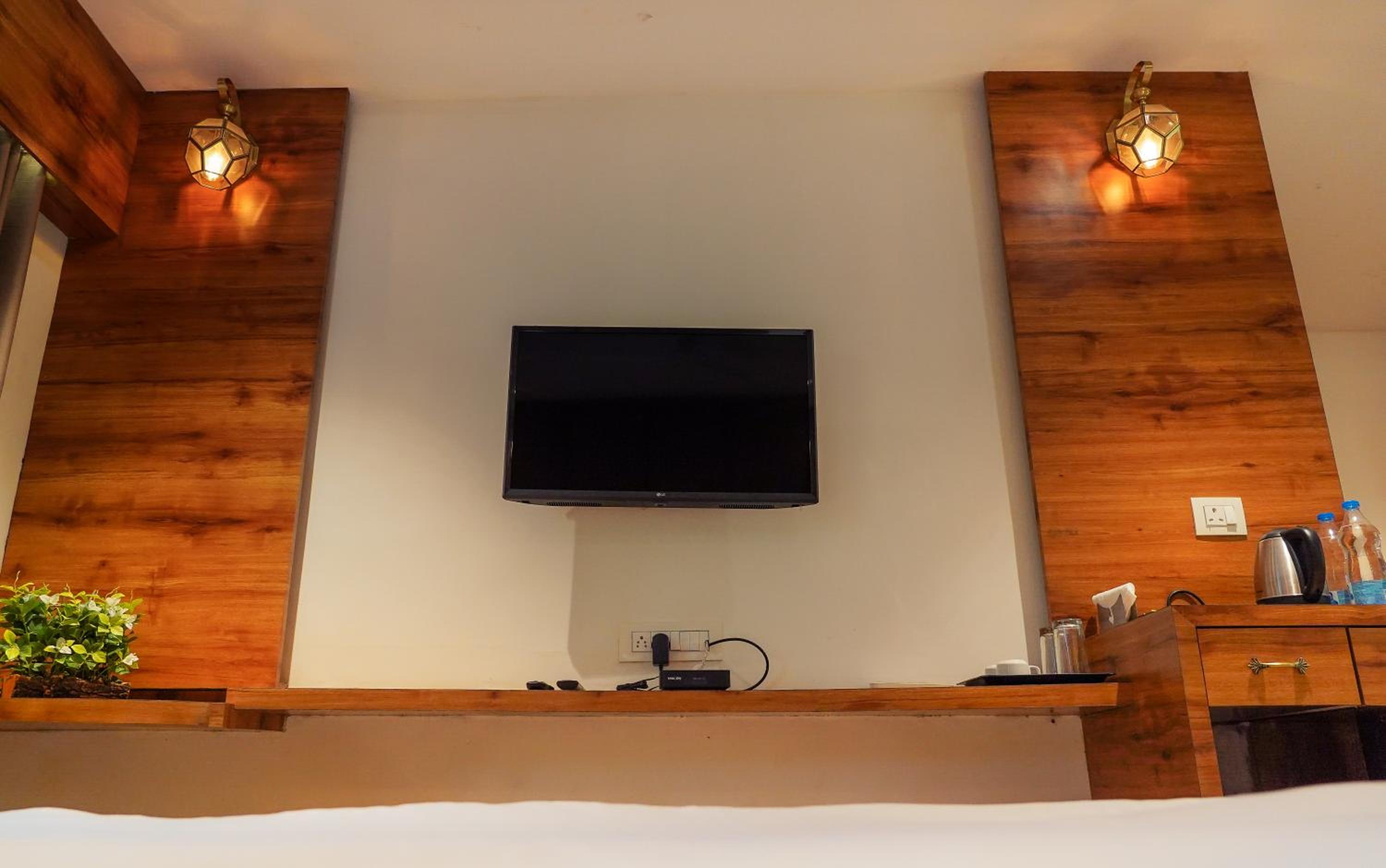 Deluxe Double Room - Photo 9