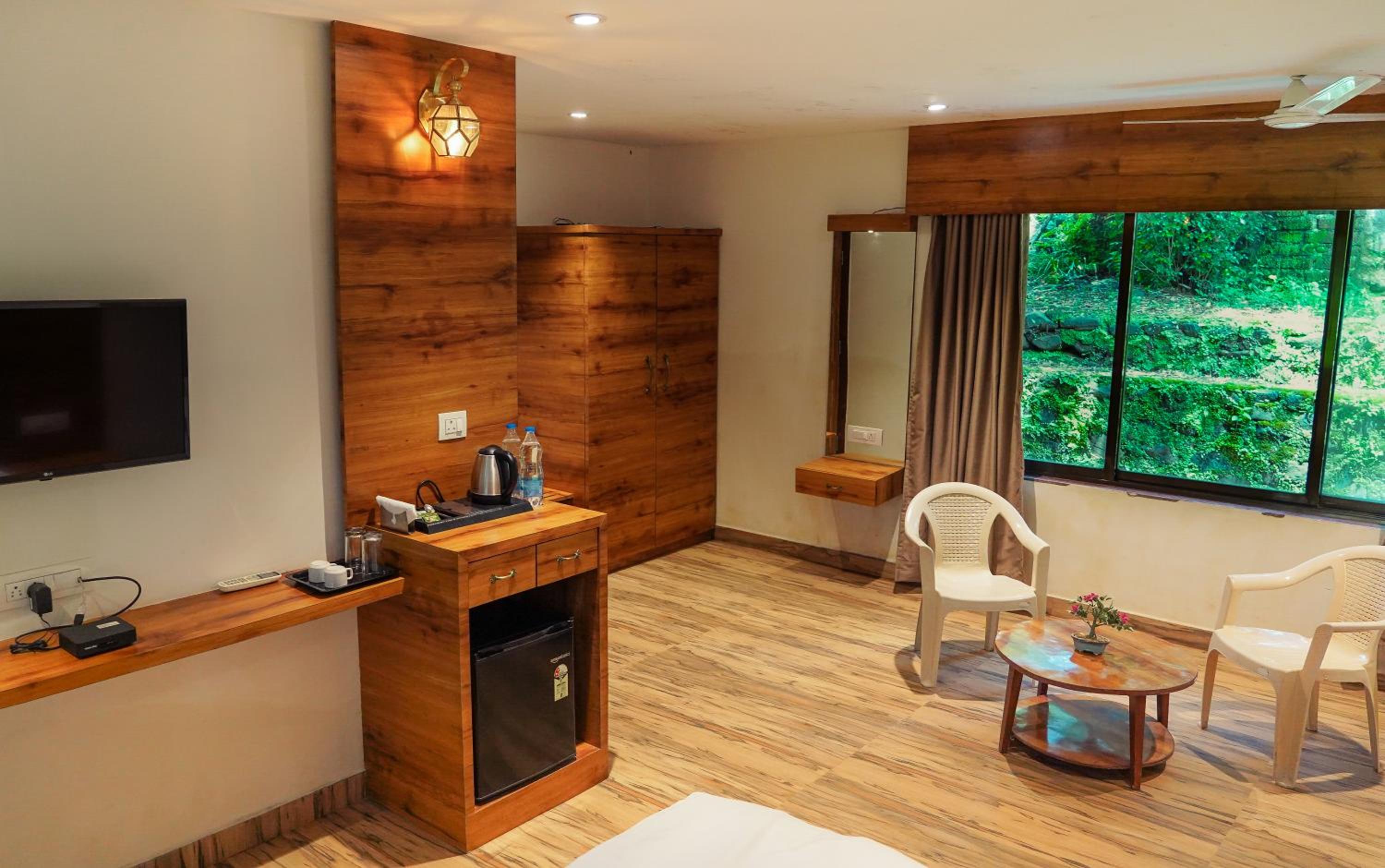 Deluxe Double Room - Photo 8