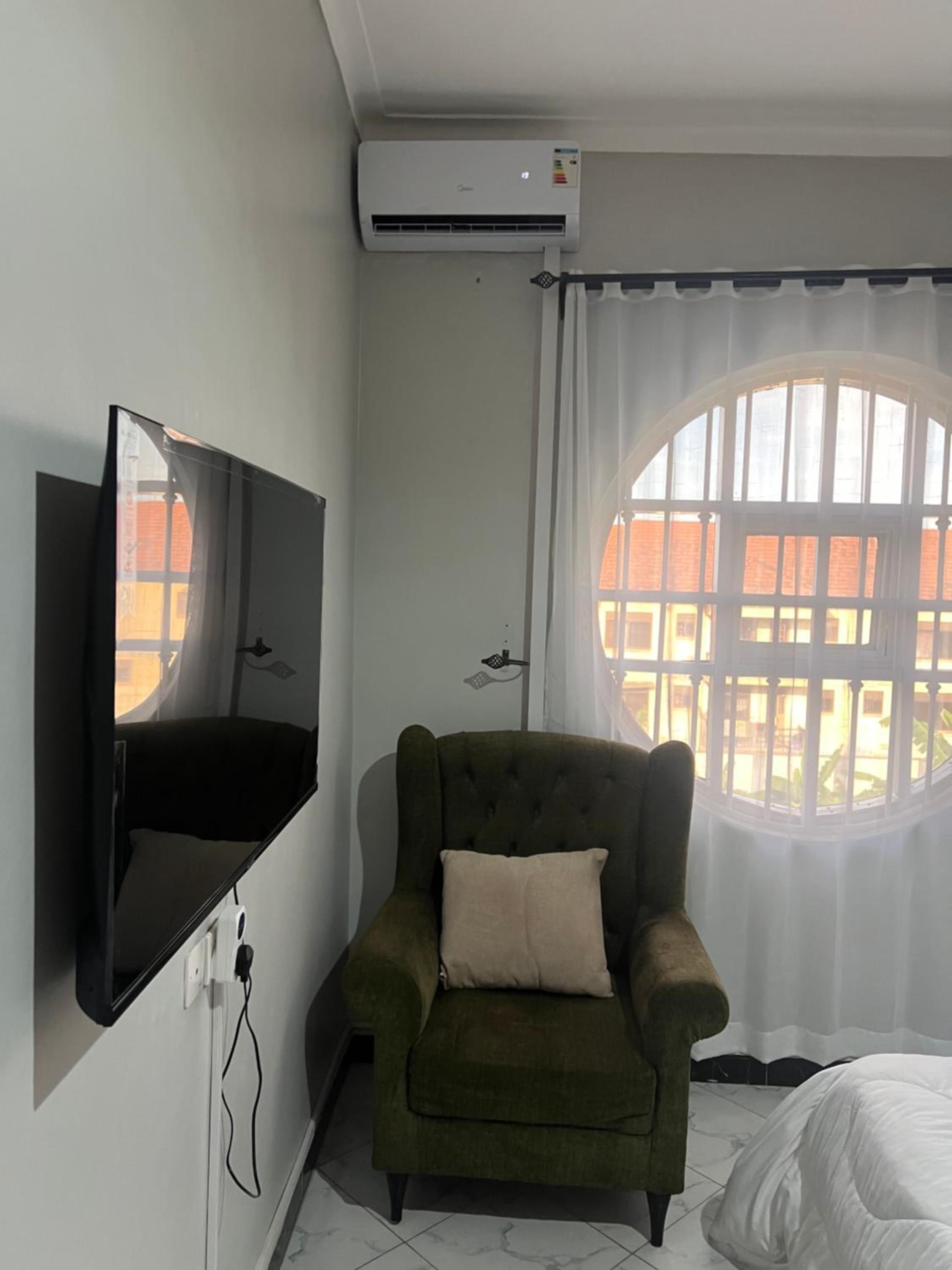 One-Bedroom Apartment photo 3