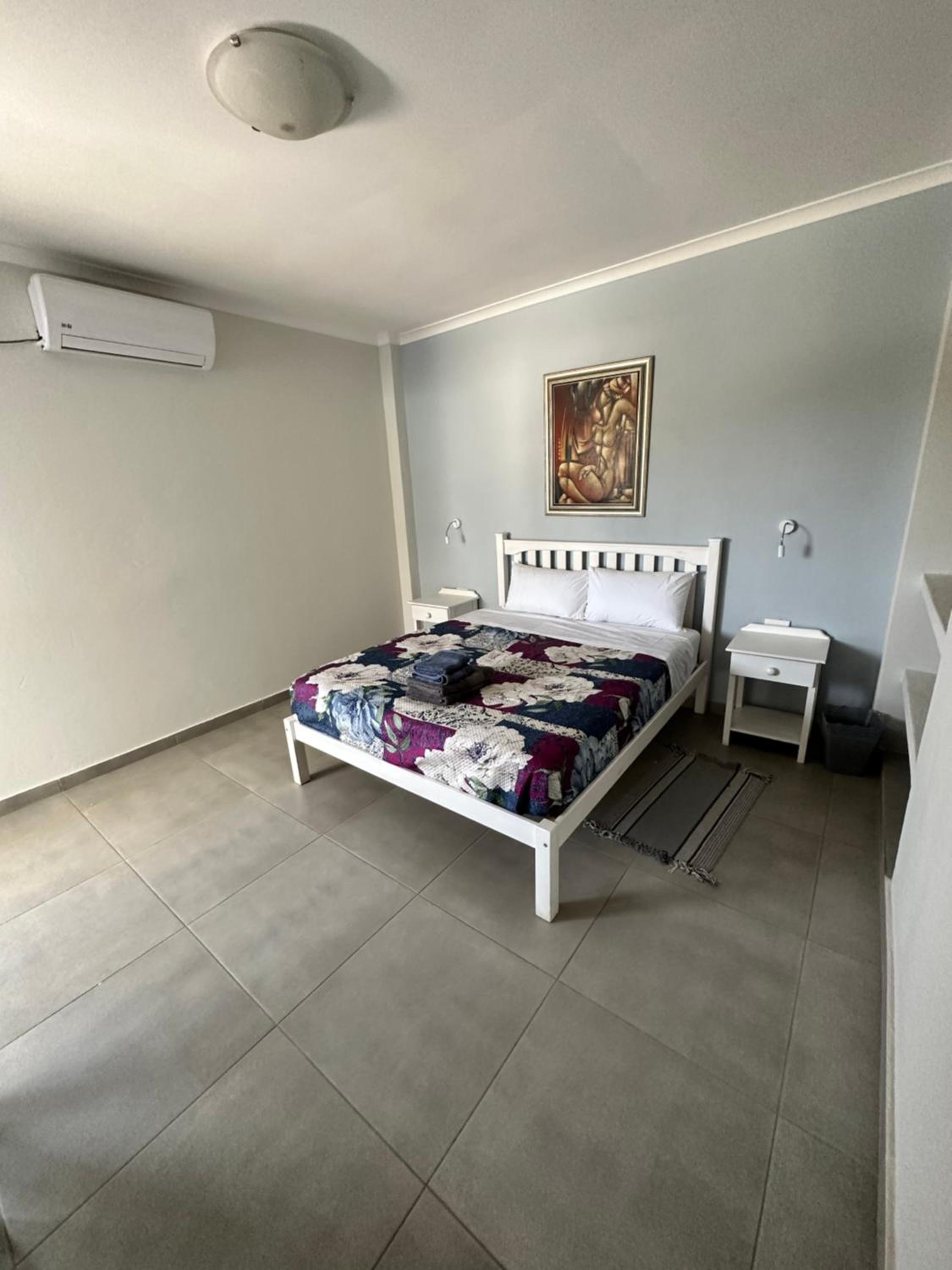 Three-Bedroom Apartment With Balcony photo 3