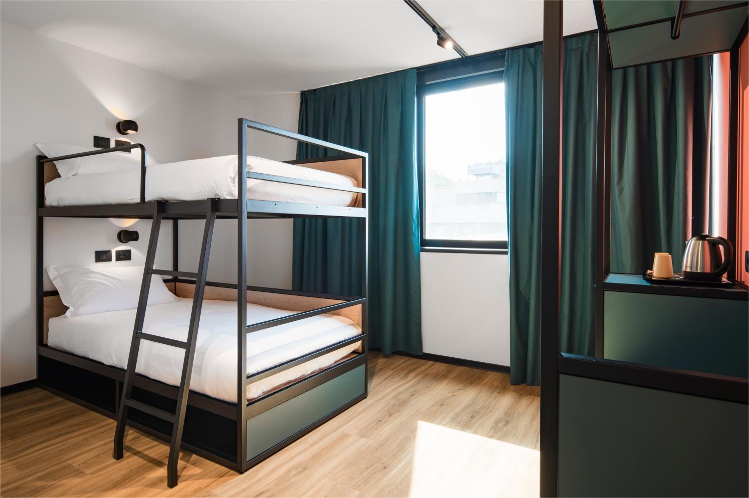 Economy Twin Room photo 1