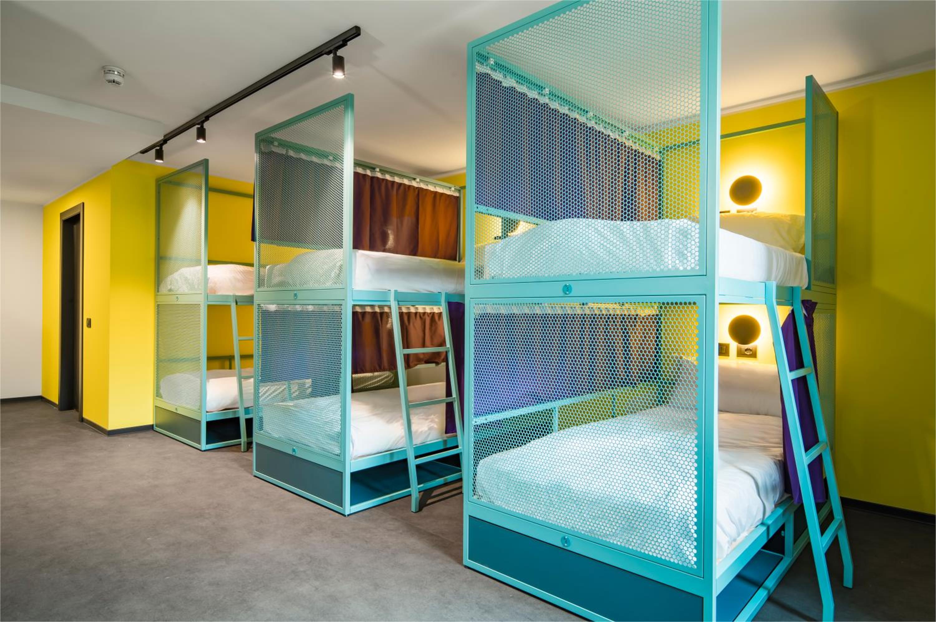 6-Bed Mixed Dormitory Room photo 1