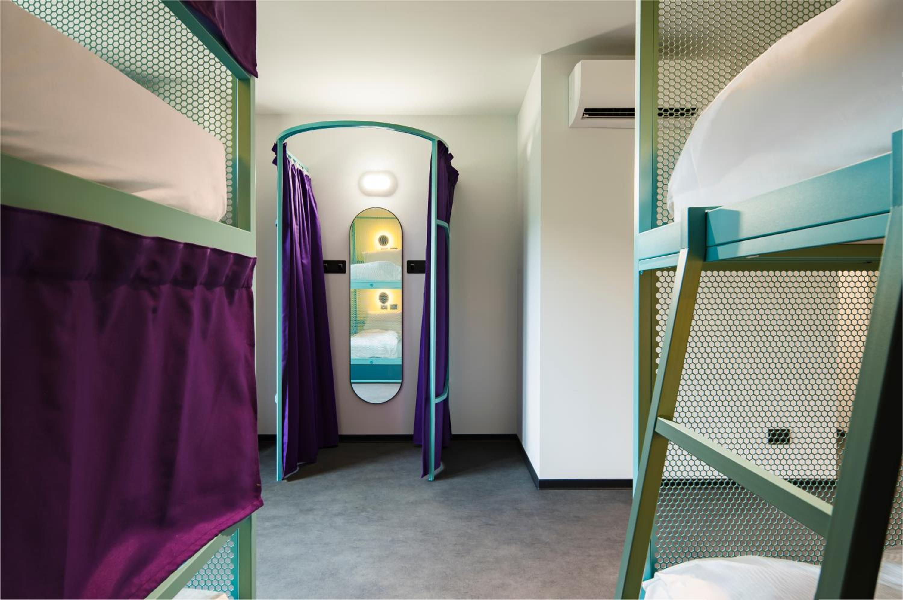 6-Bed Mixed Dormitory Room photo 3
