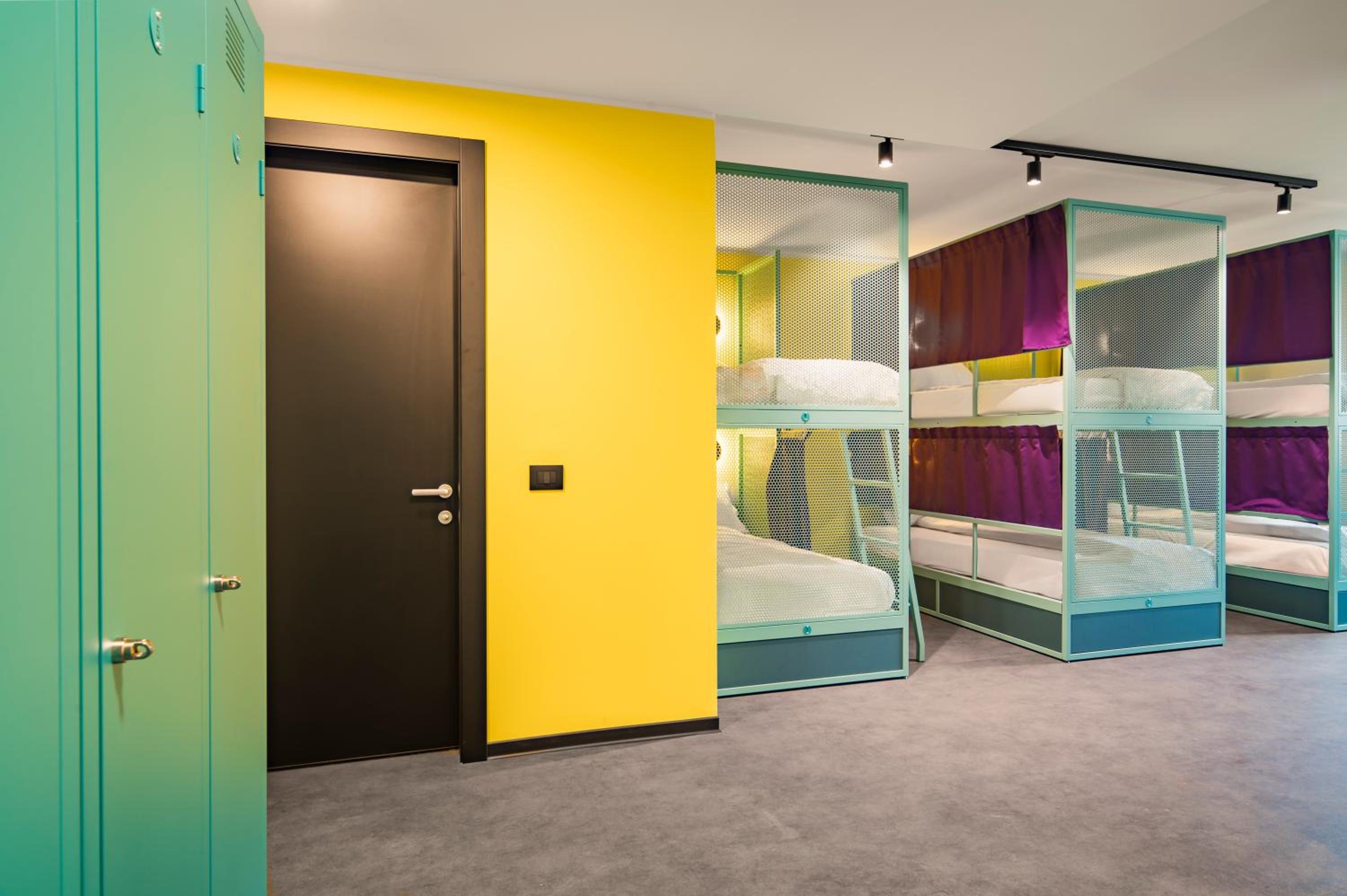 6-Bed Mixed Dormitory Room photo 2