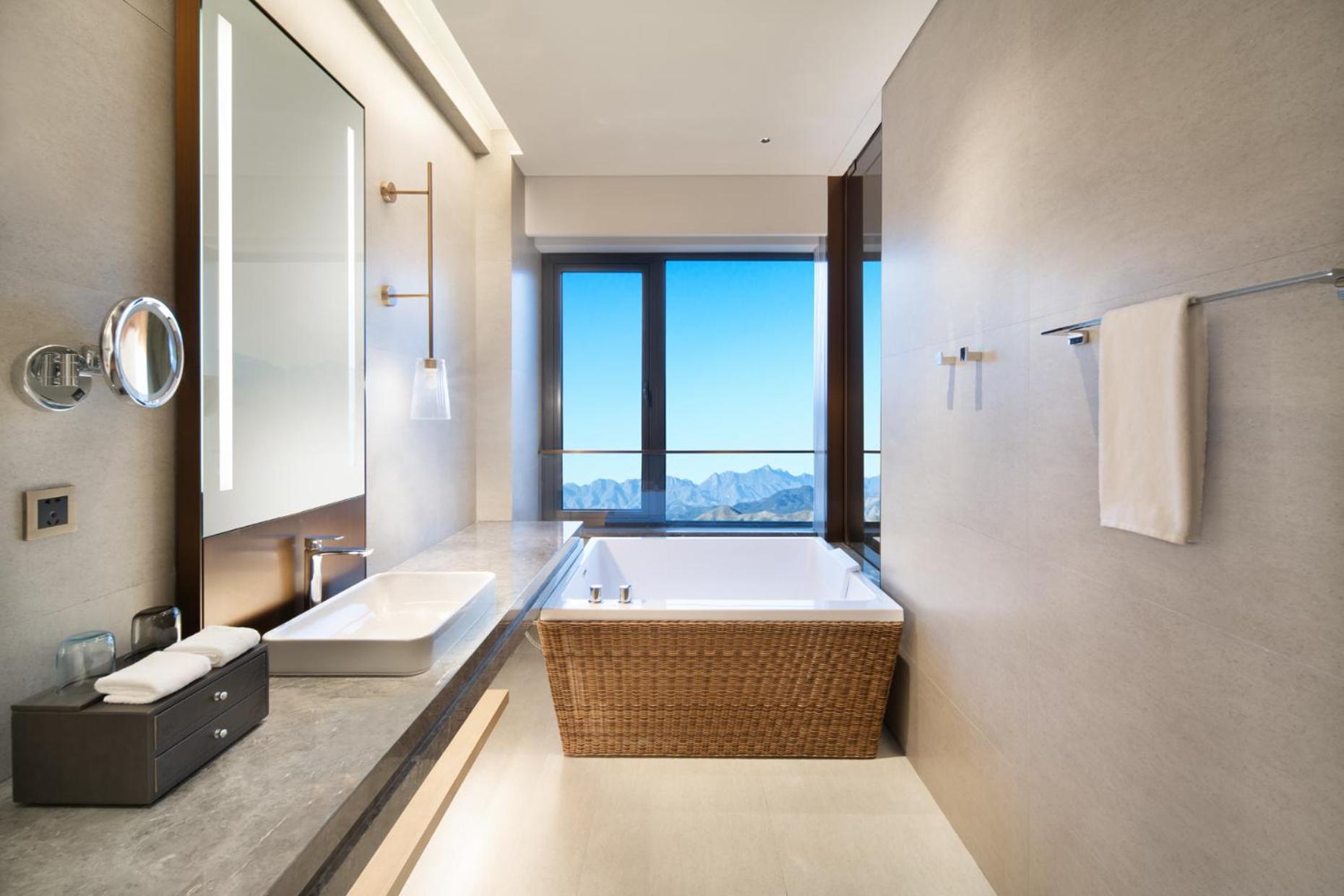 Premium King Room with Hotspring - Photo 4