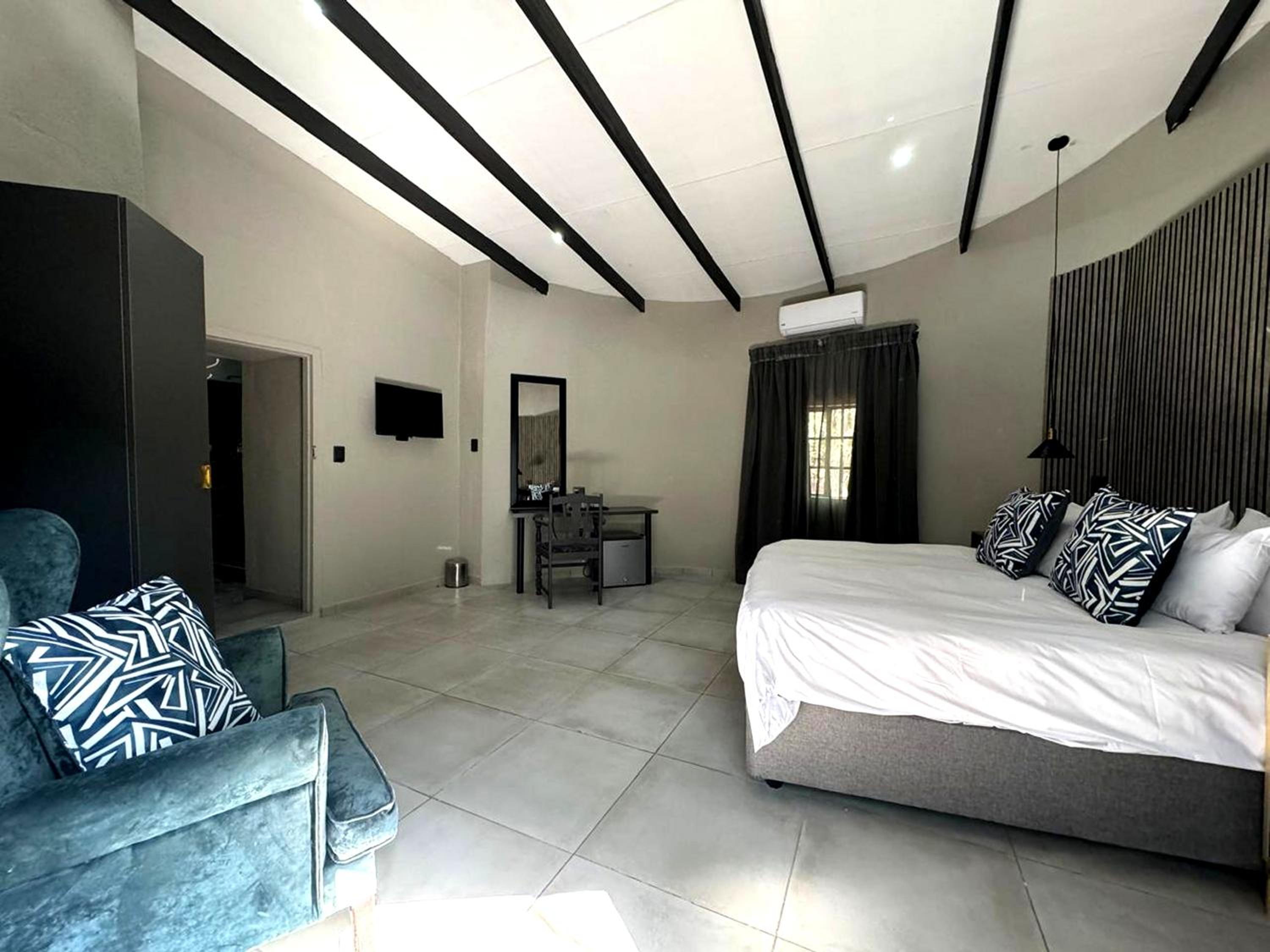Deluxe Twin Room - Photo 19