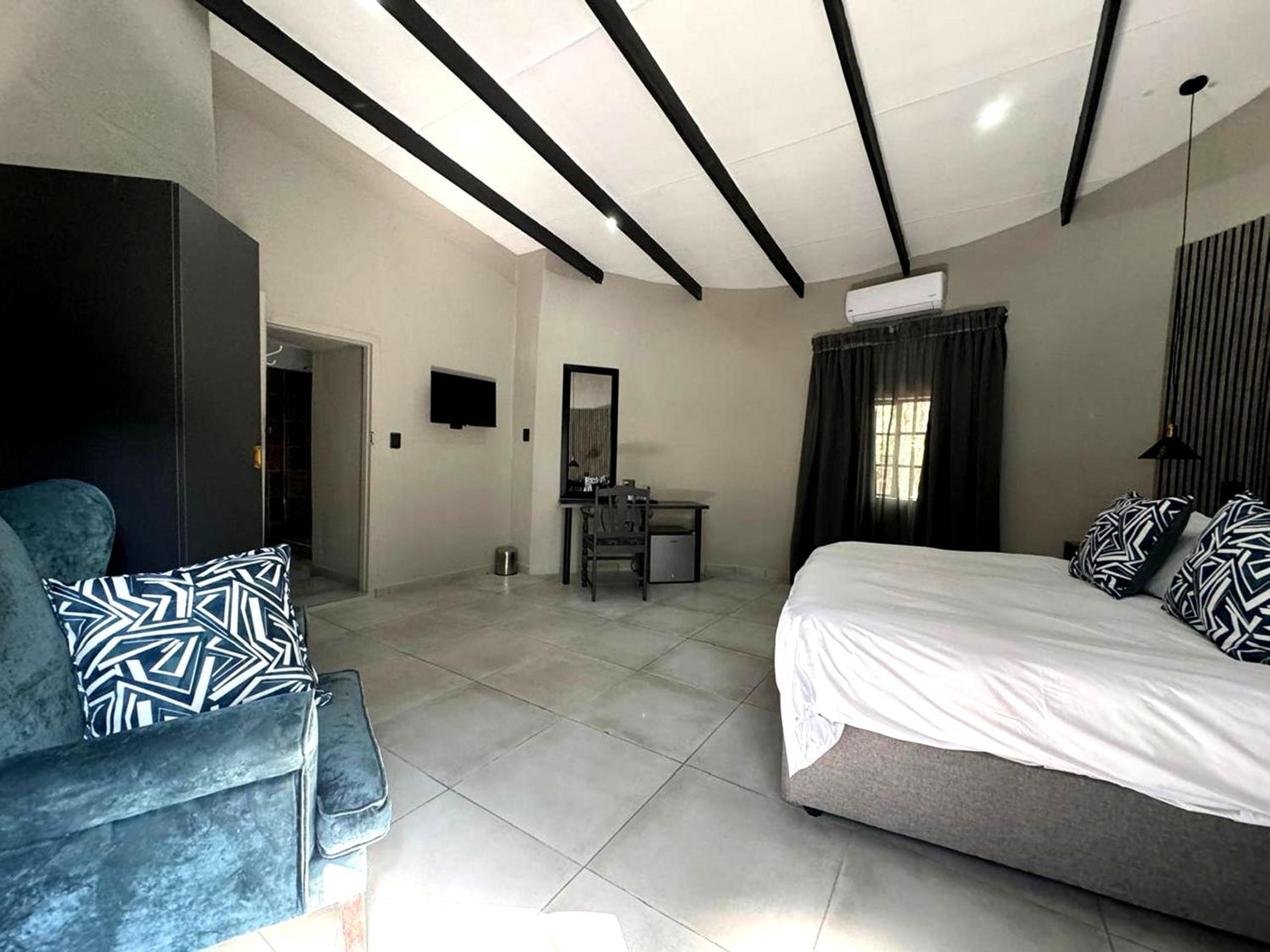 Deluxe Twin Room - Photo 29