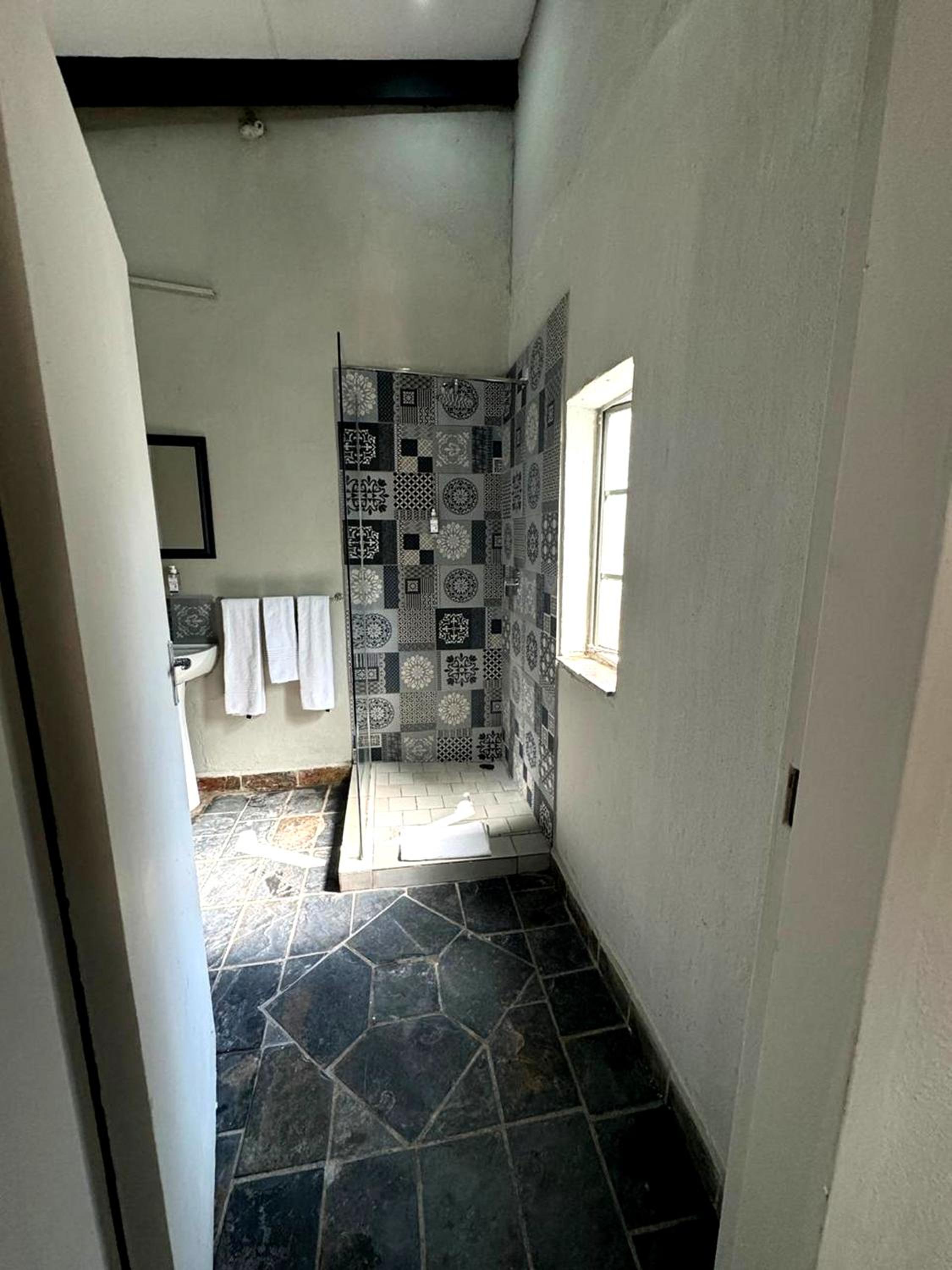 Standard Double Room - Photo 19
