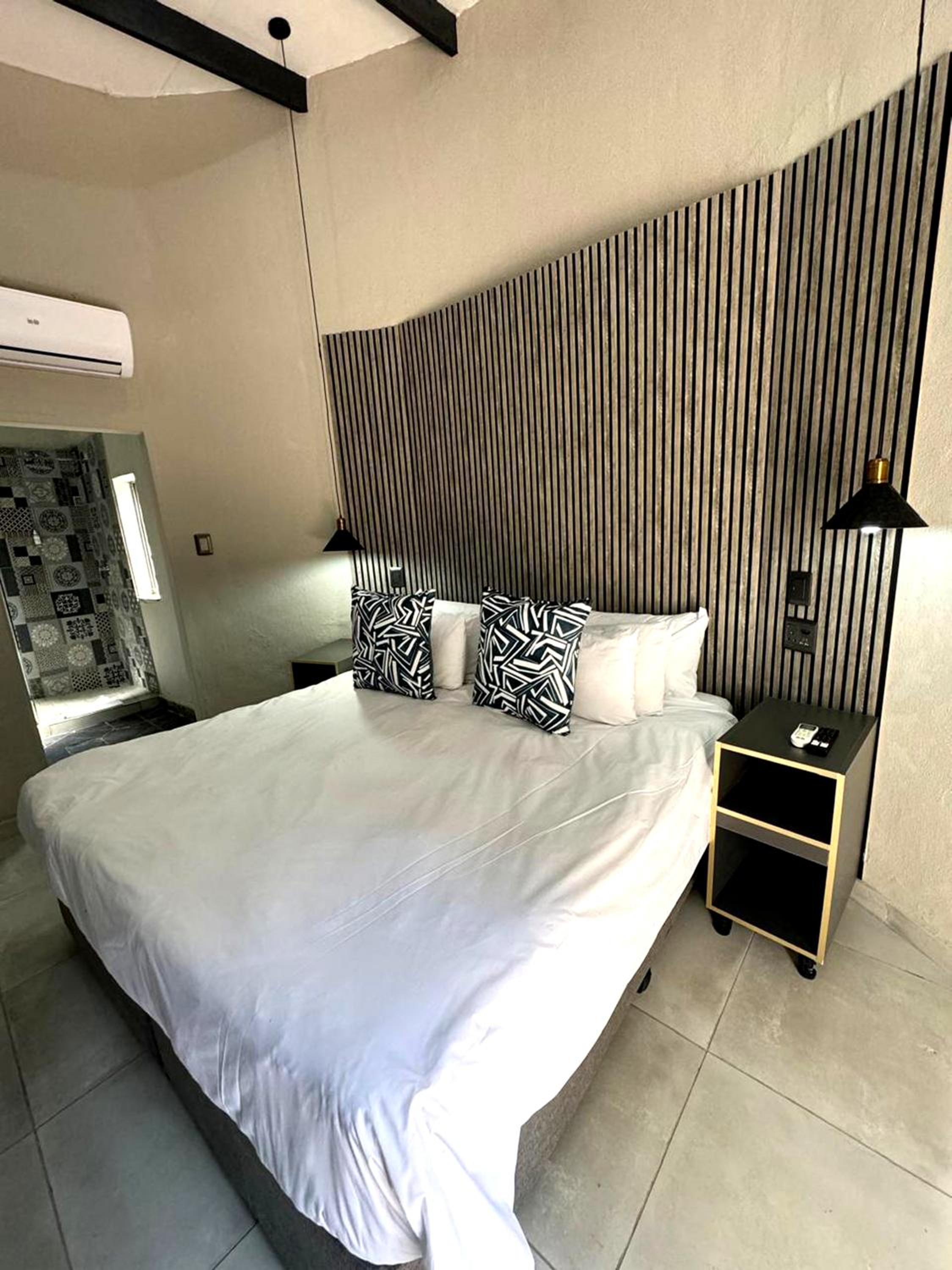 Standard Double Room - Photo 18