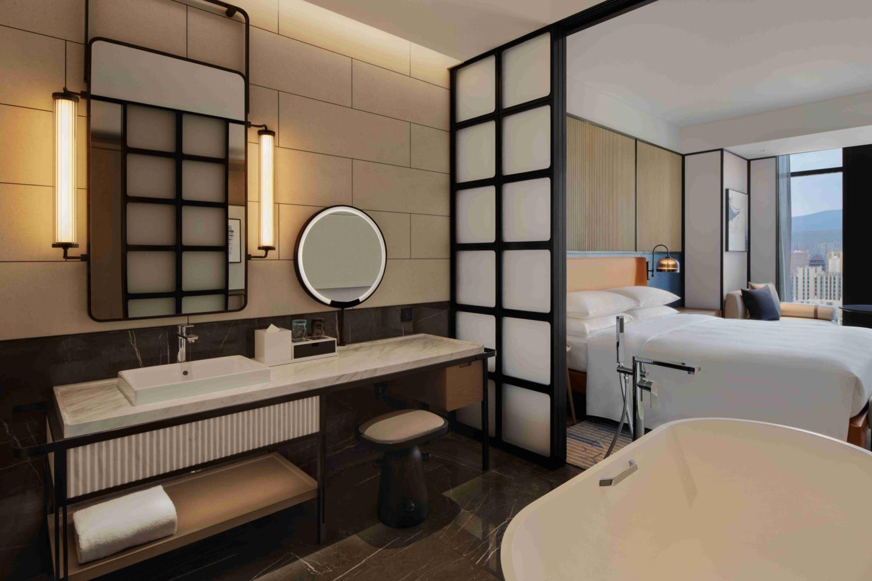 Deluxe King Room photo 2