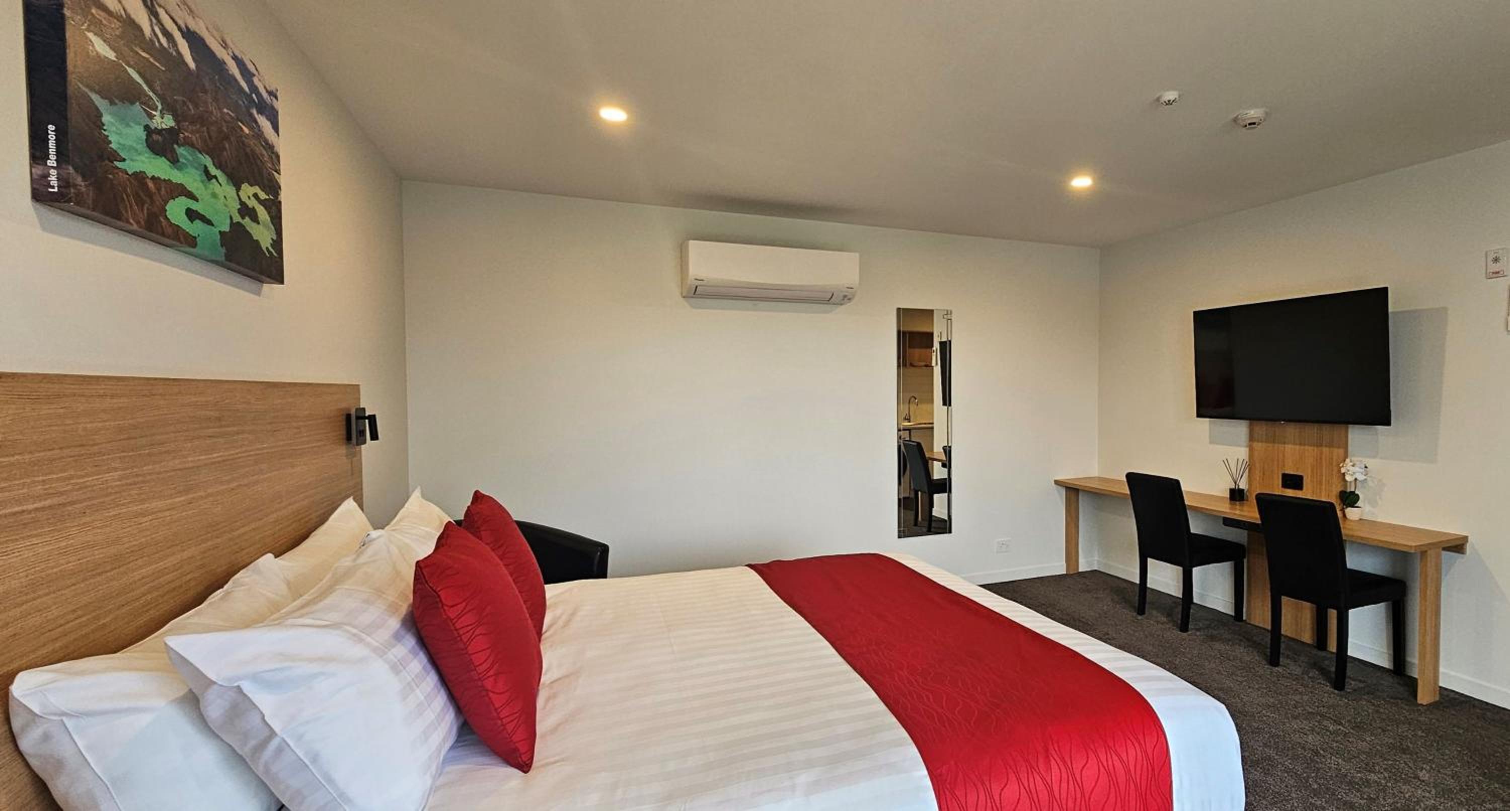 Studio Apartment - Photo 1