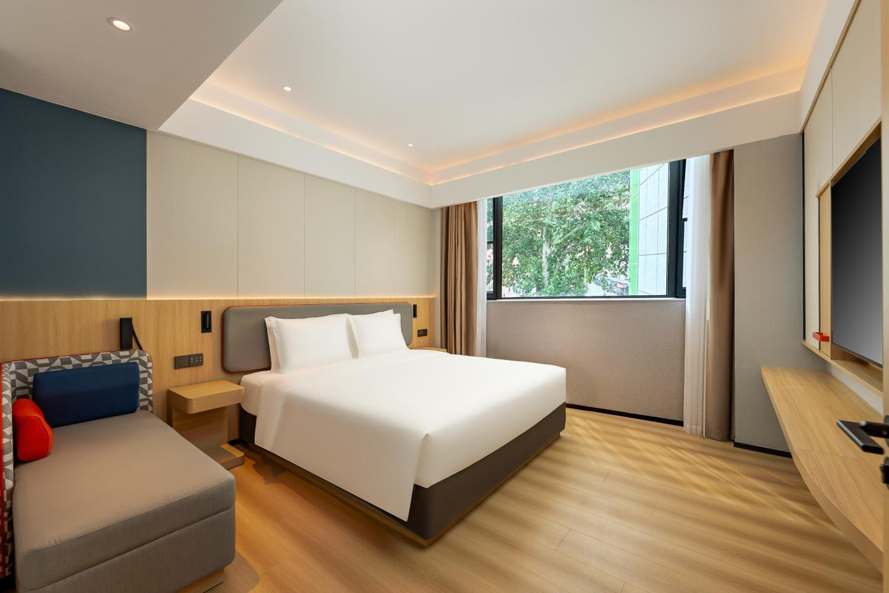 King Suite with City View