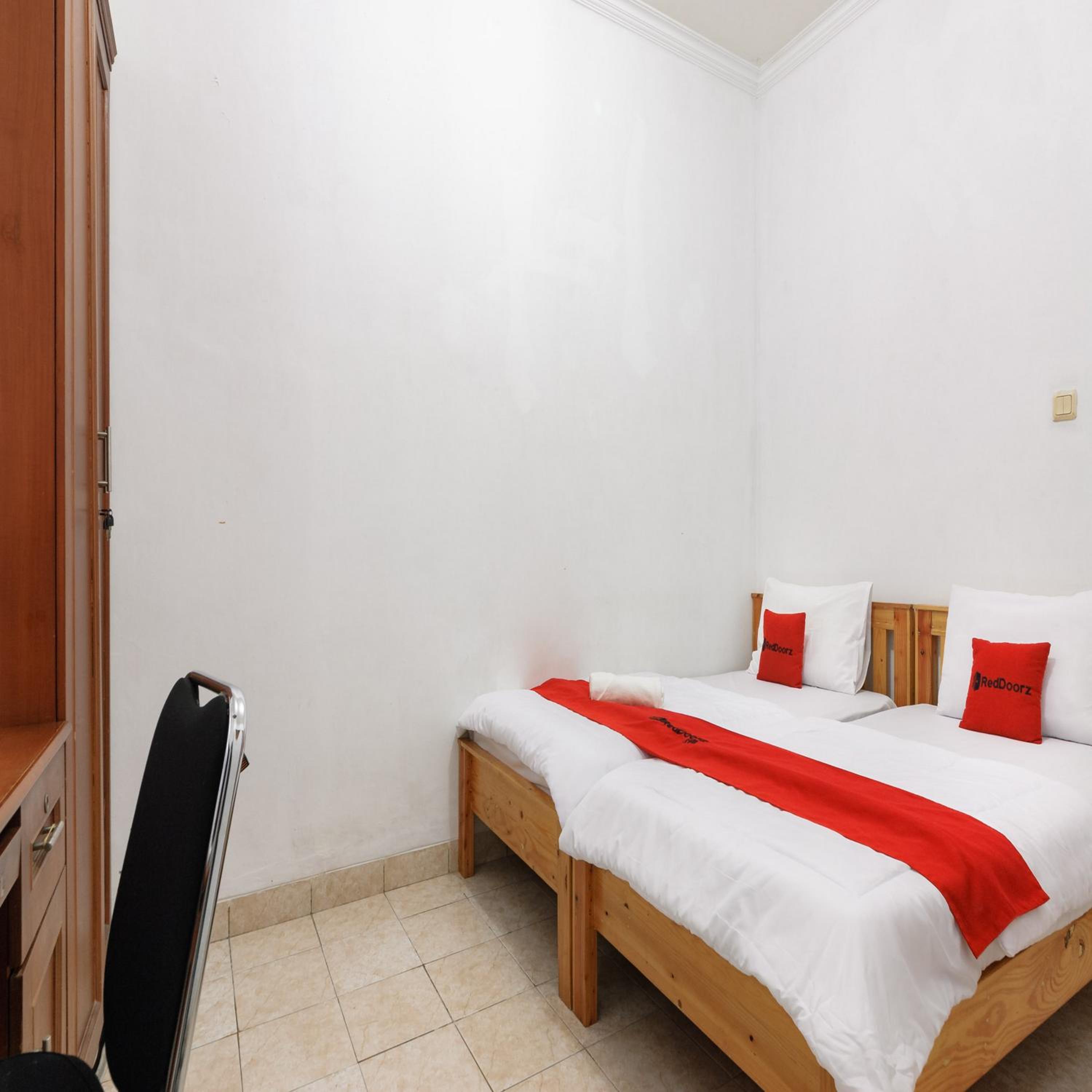 Standard Twin Room - Photo 3
