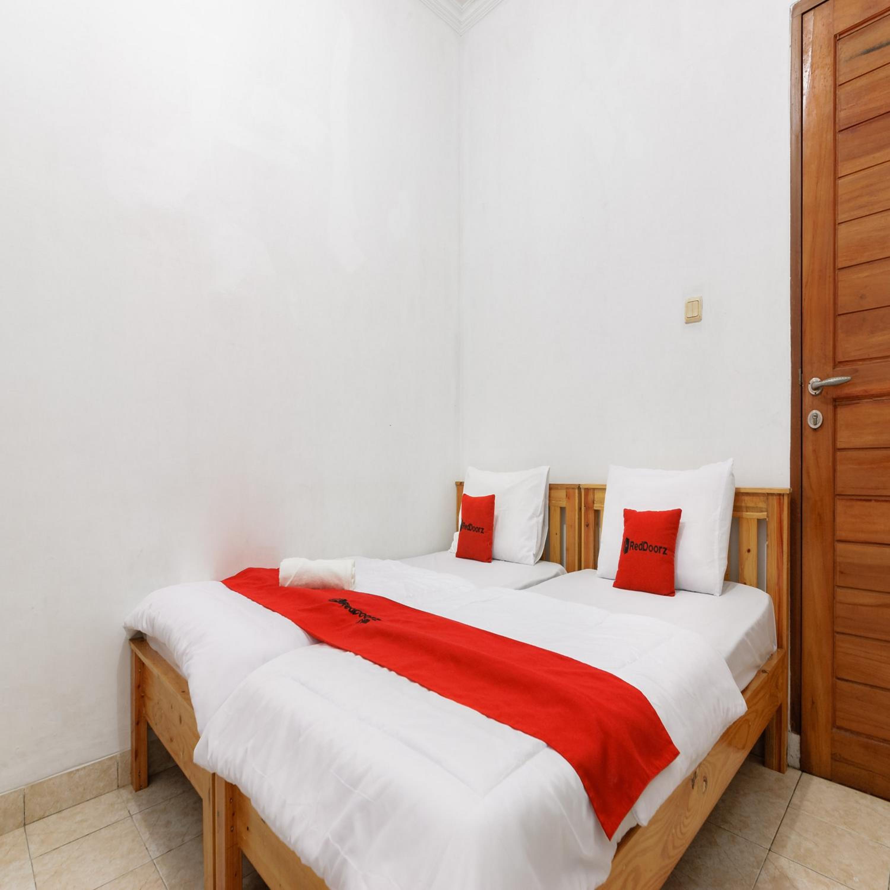 Standard Twin Room - Photo 2