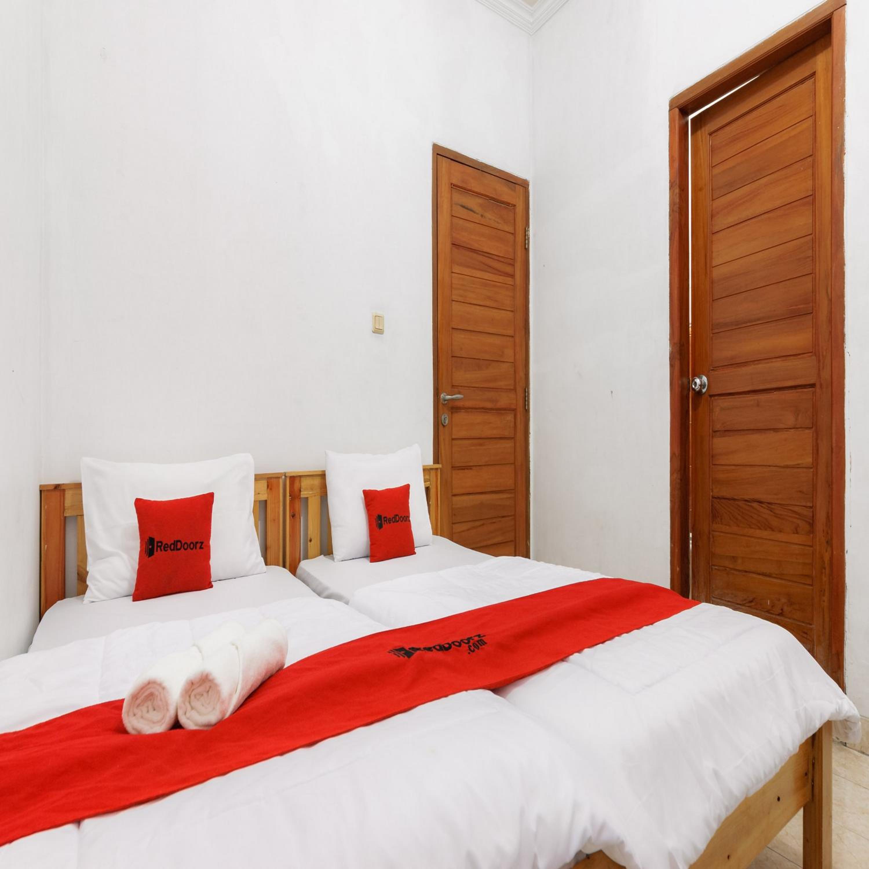 Standard Twin Room - Photo 4
