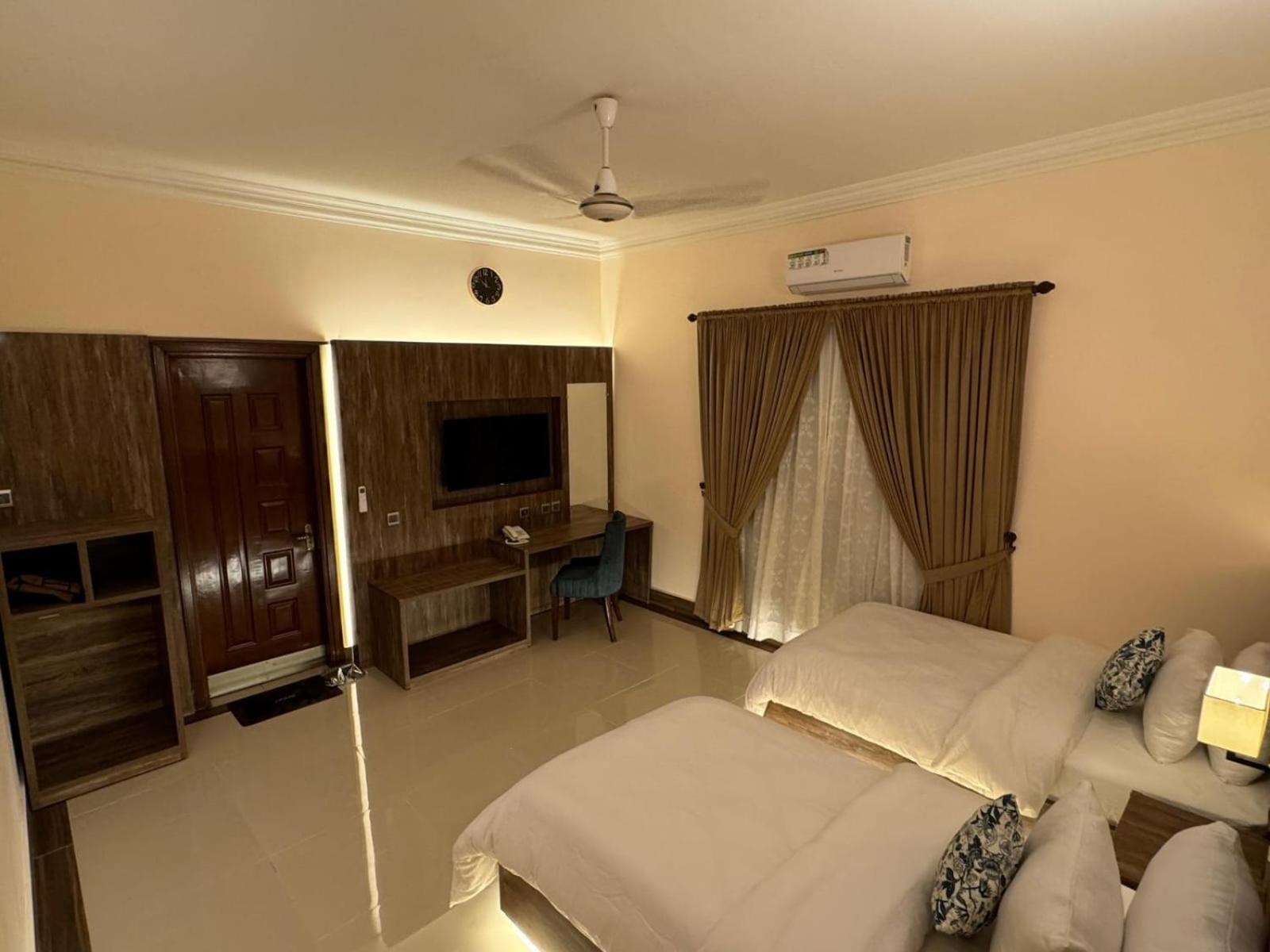 Economy Twin Room photo 3