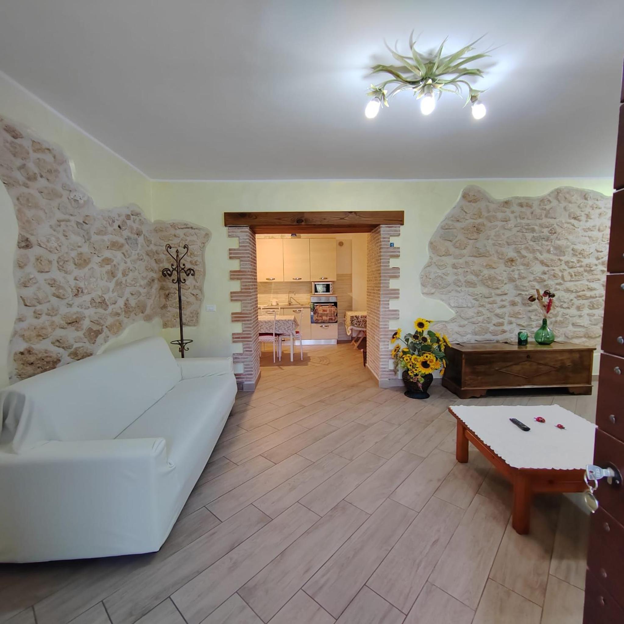 Double or Twin Room with Private Bathroom - Photo 2