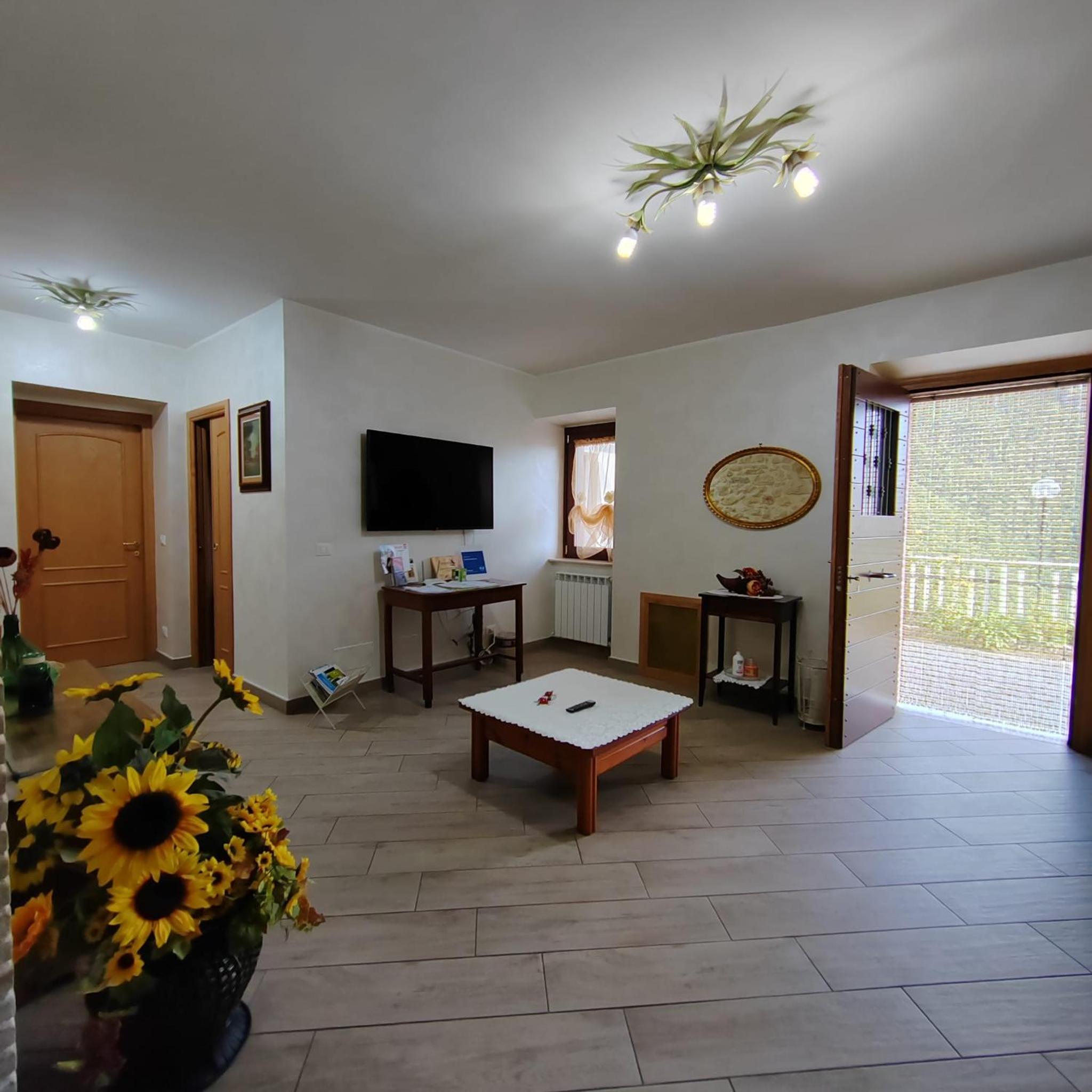 Double or Twin Room with Private Bathroom - Photo 7