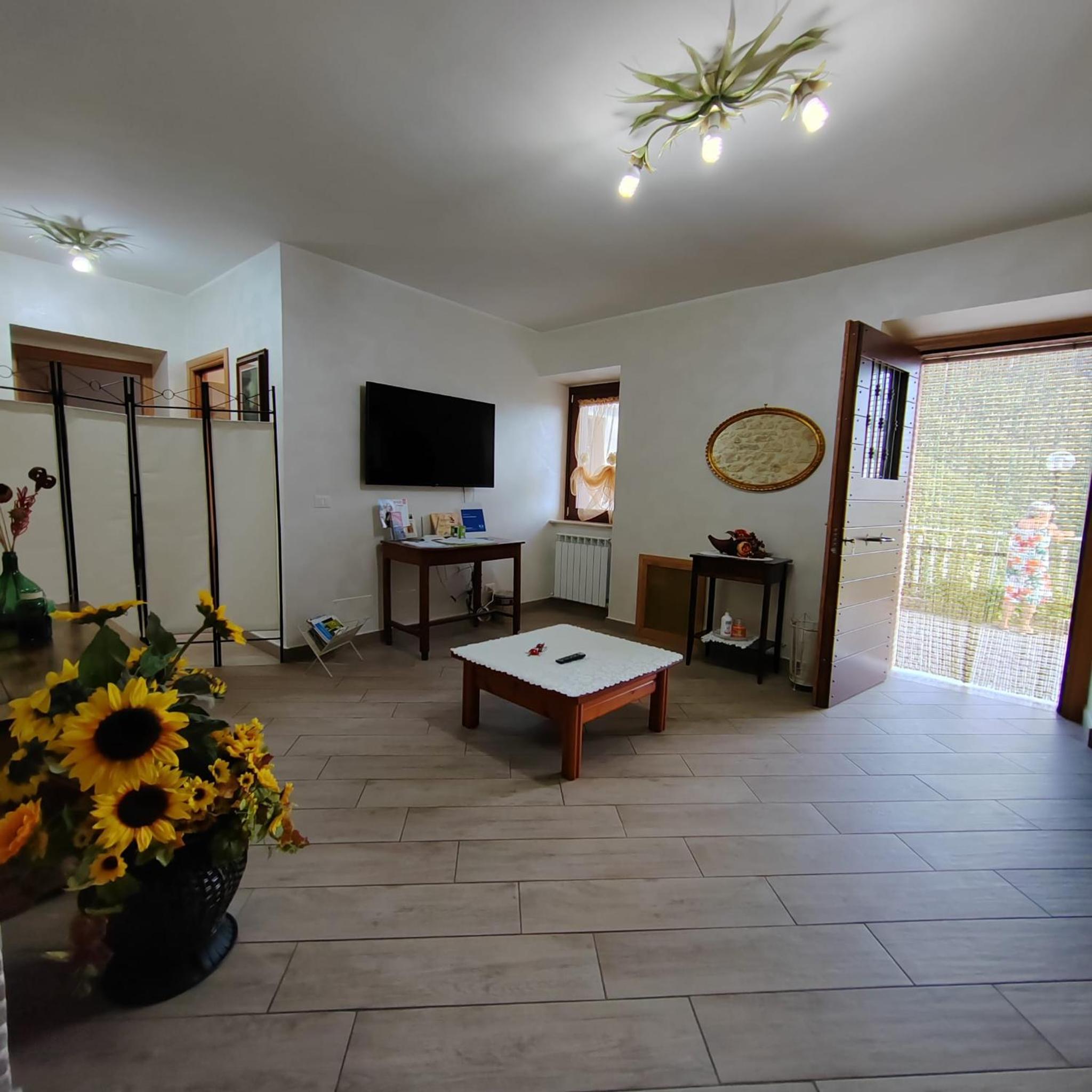 Double or Twin Room with Private Bathroom - Photo 9