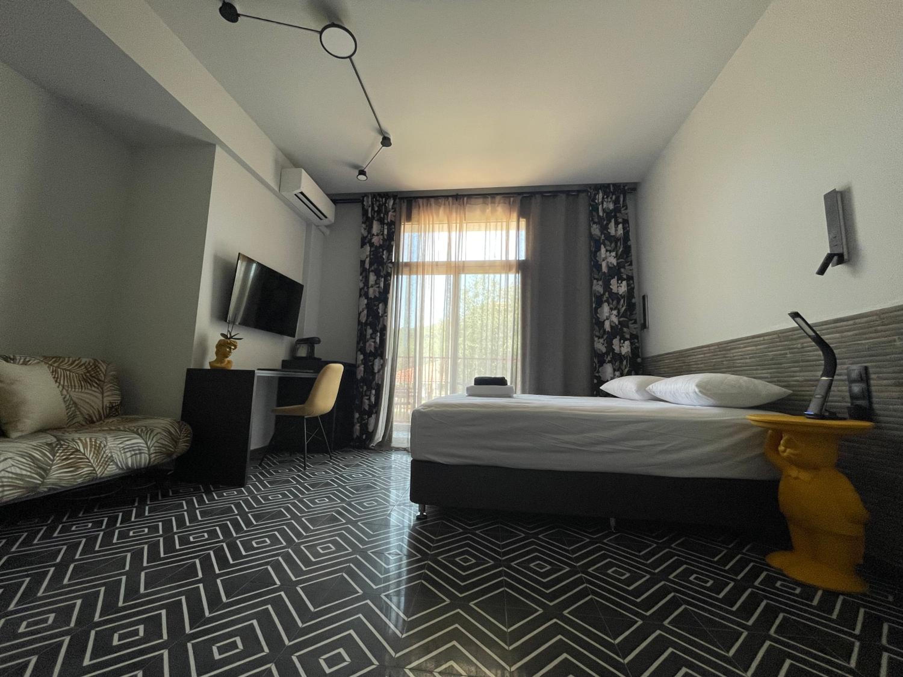 One-Bedroom Apartment with Balcony