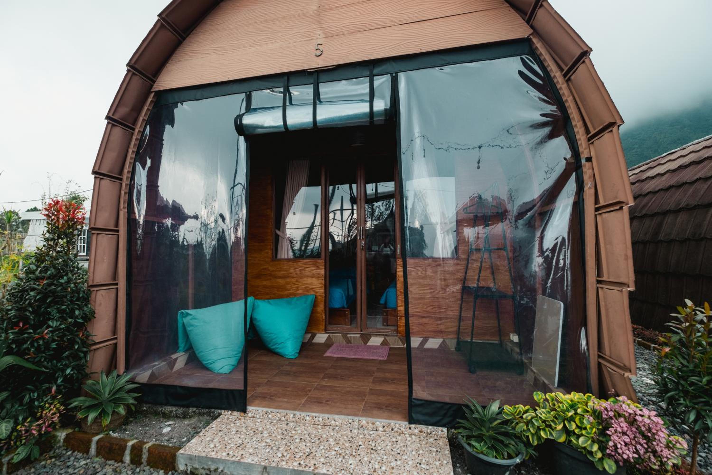 Glamping Twin Bed - Photo 5