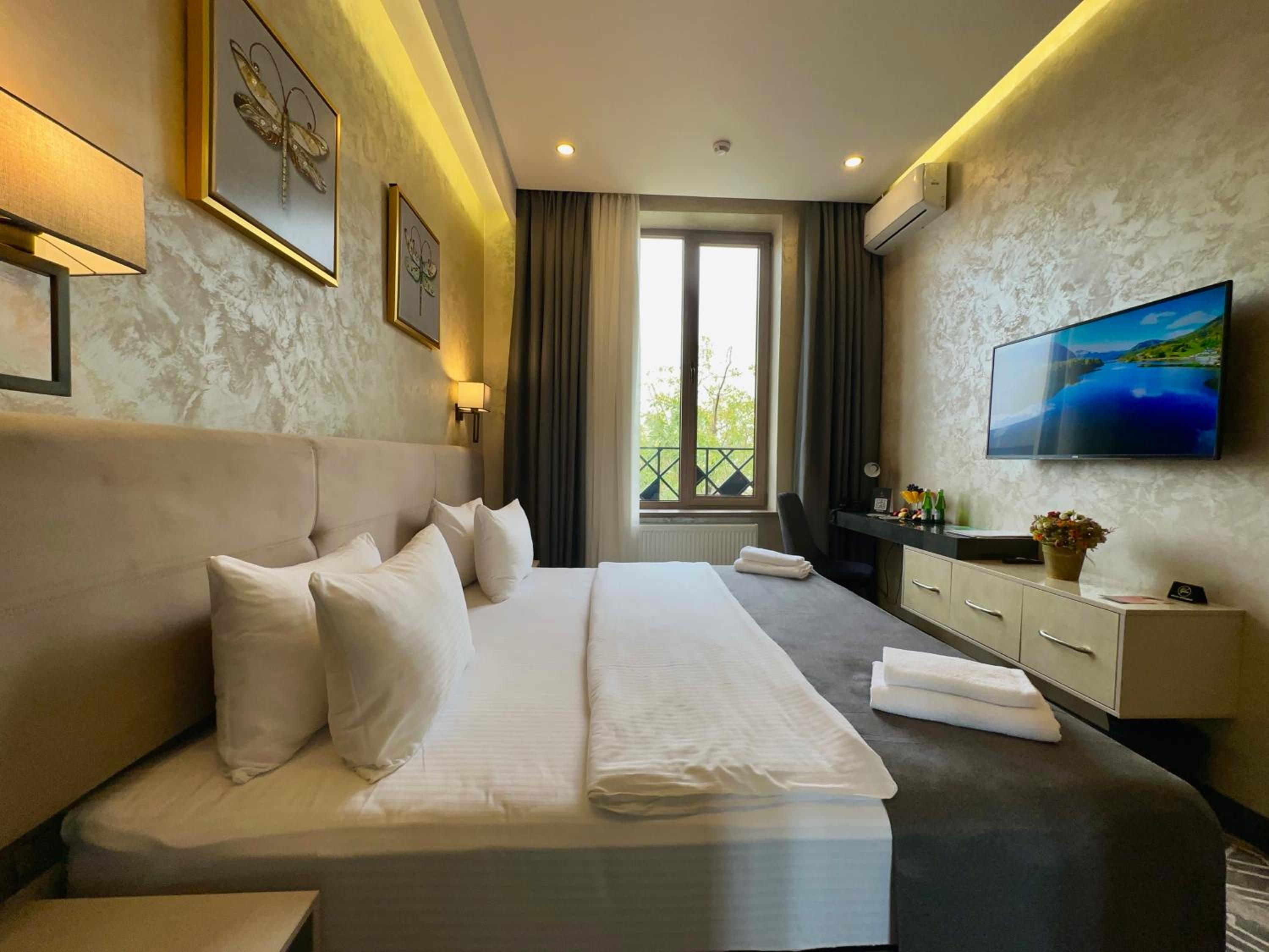 Superior Double or Twin Room photo 3