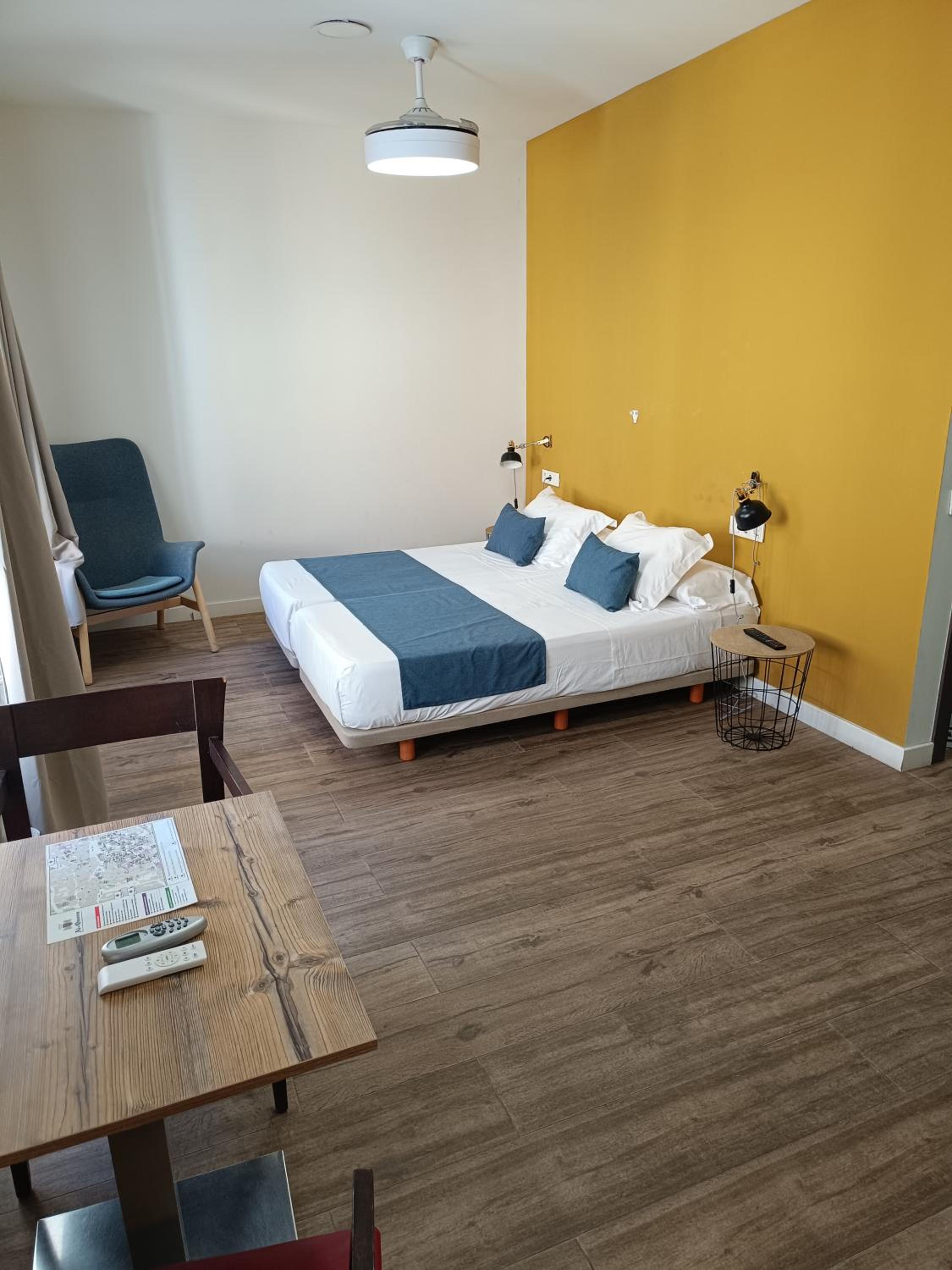 Studio Apartment - Photo 2