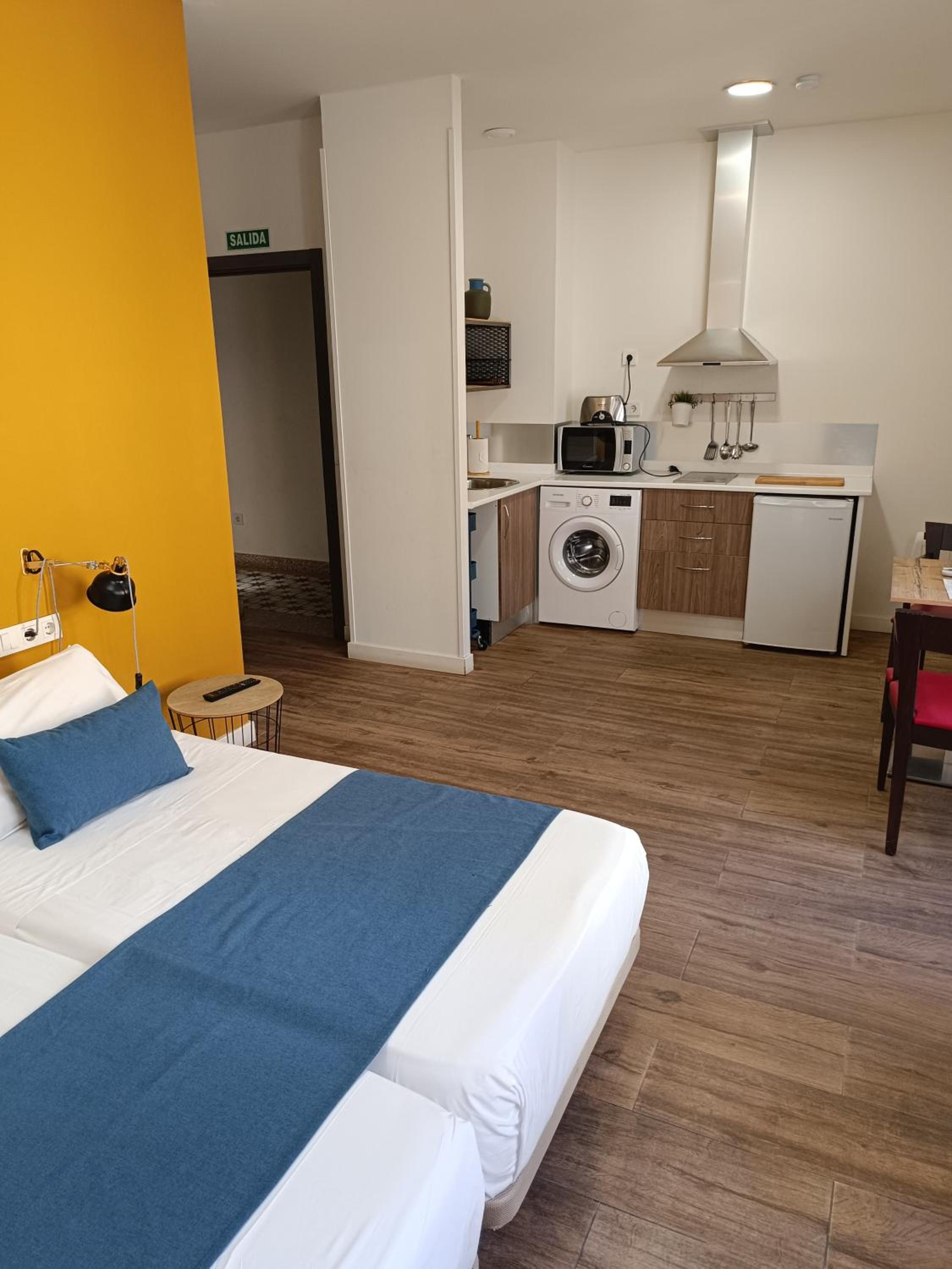 Studio Apartment - Photo 4