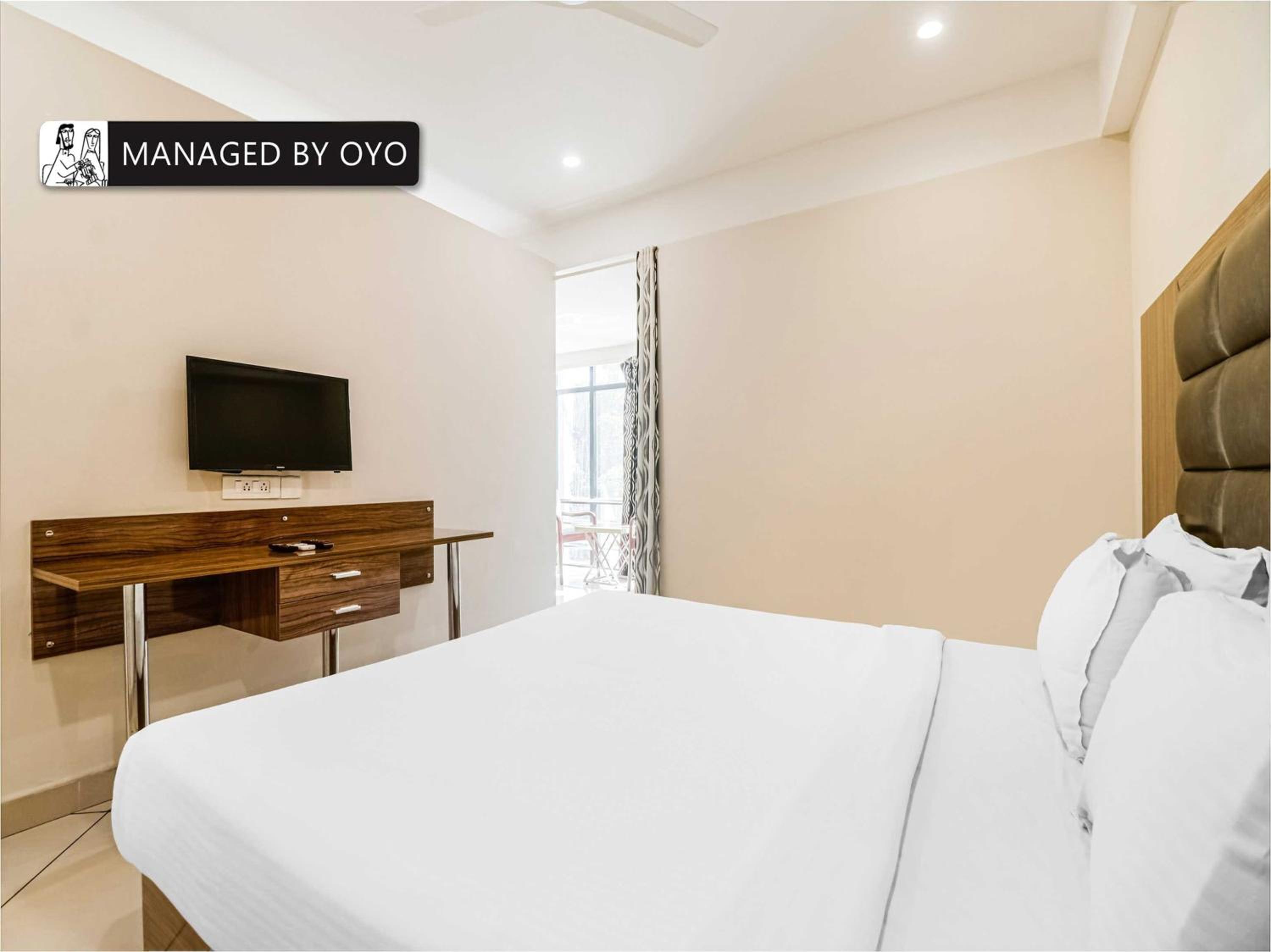 Classic Triple Room - Photo 12