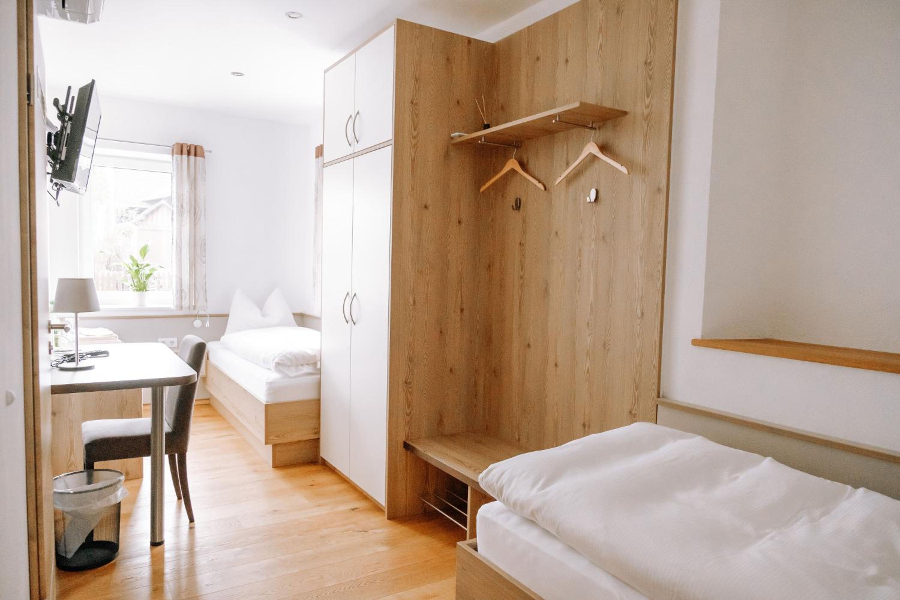 Twin Room with Shower photo 1