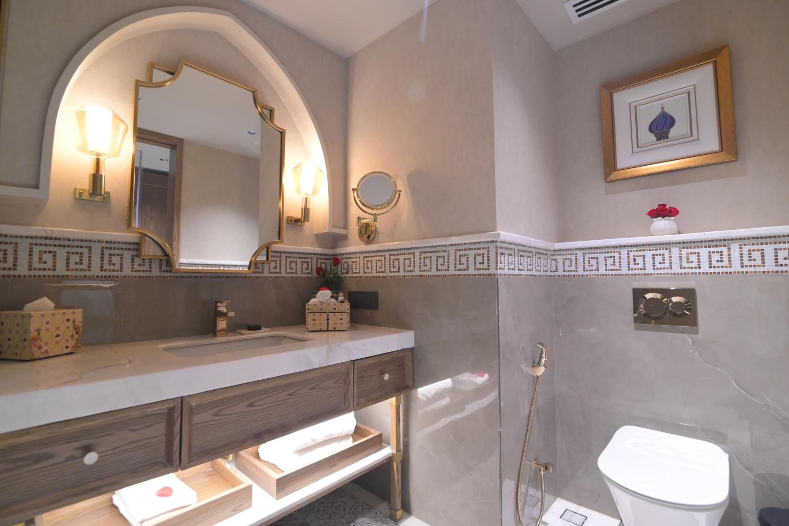Luxury Room King Bed with 15% discount on food, beverages, laundry and spa - Photo 5