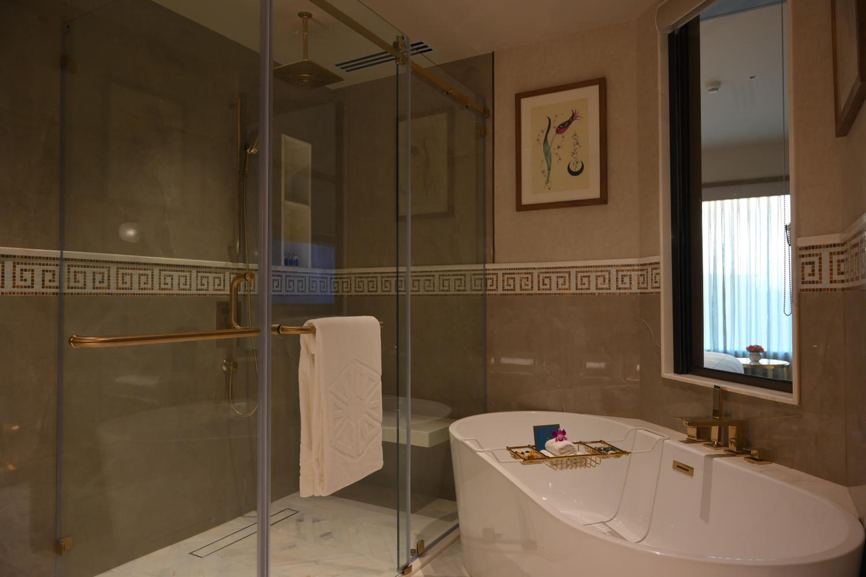 Taj Club Room Twin Bed with 15% discount on food, beverages, laundry and spa - Photo 2