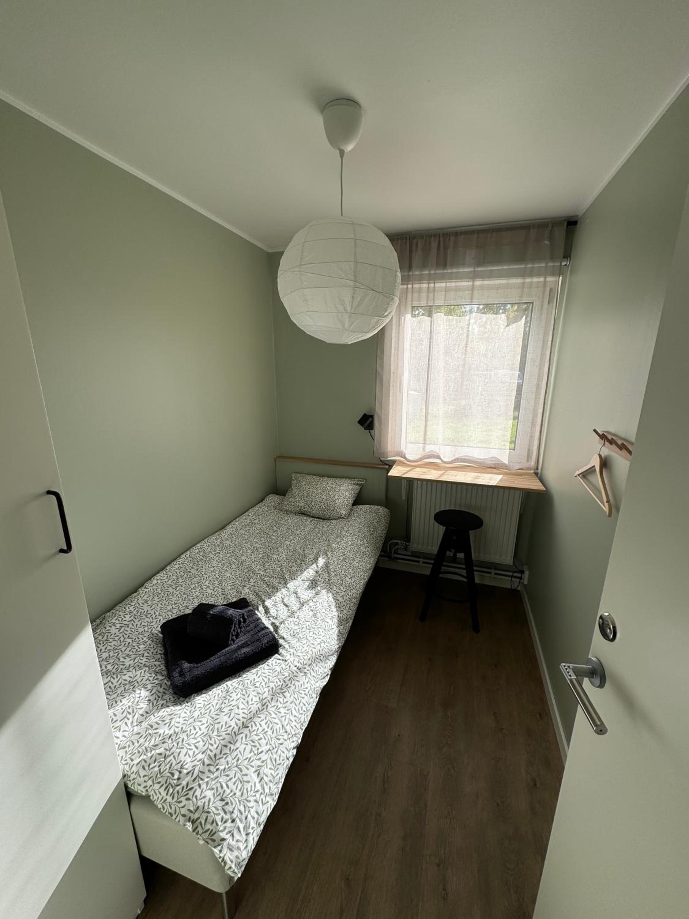 Single Room With Shared Shower And Toilet photo 1