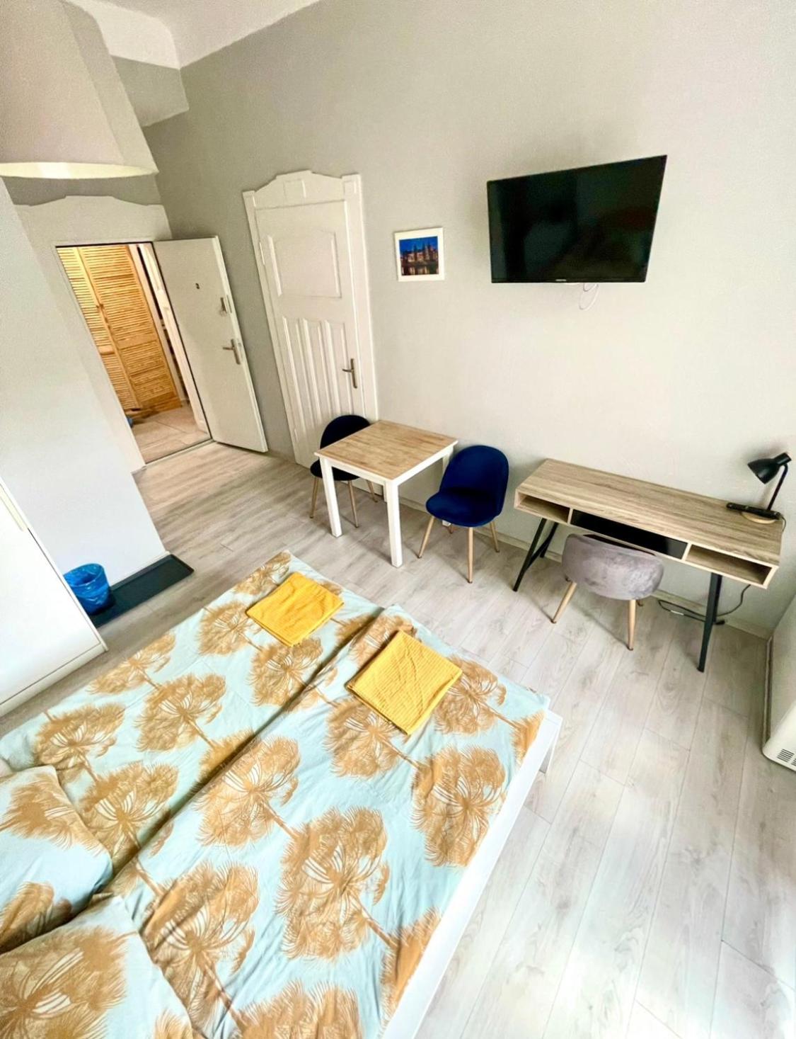 Deluxe Double Room with Balcony - Photo 4