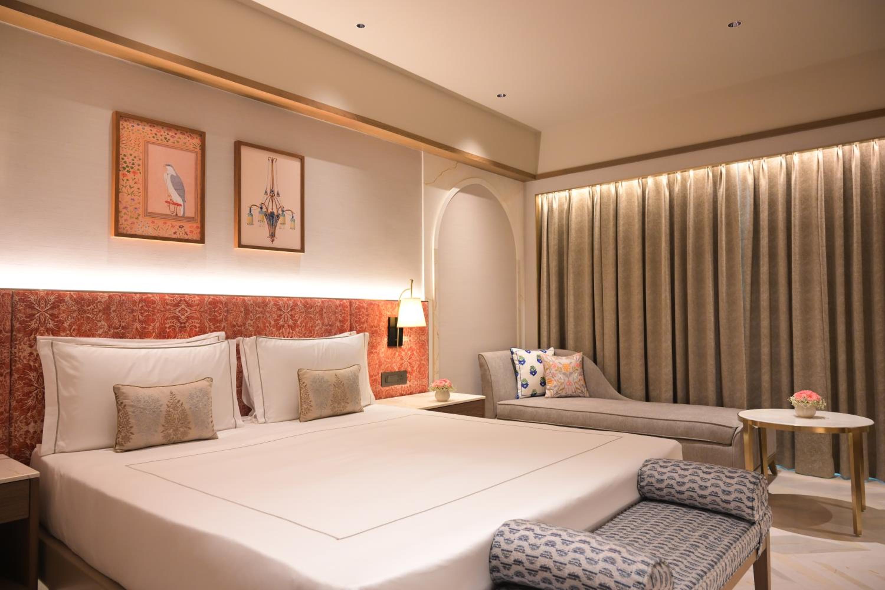 Taj Club Room King Bed with 15% discount on food, beverages, laundry and spa - Photo 5