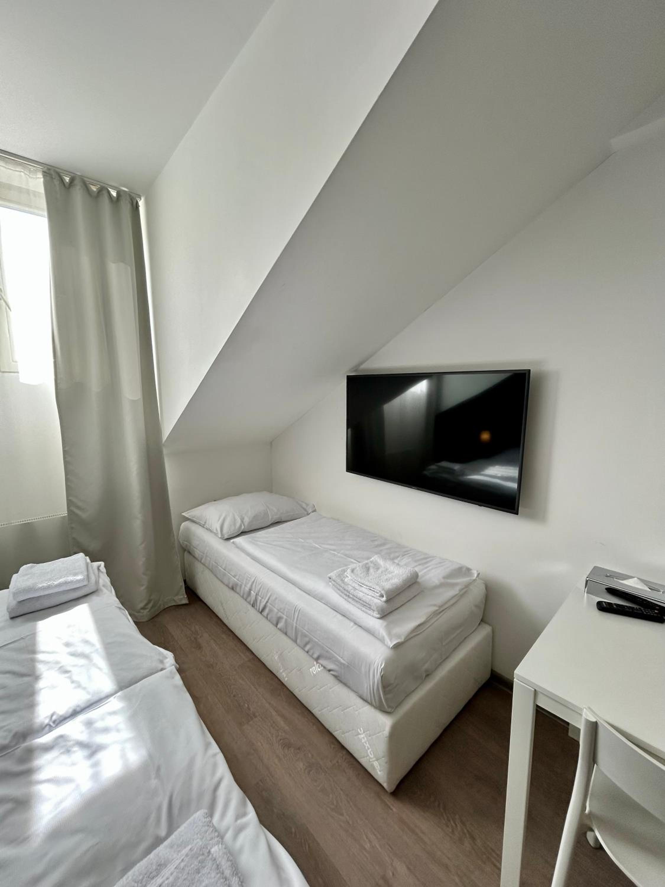 Suite thumbnail 5