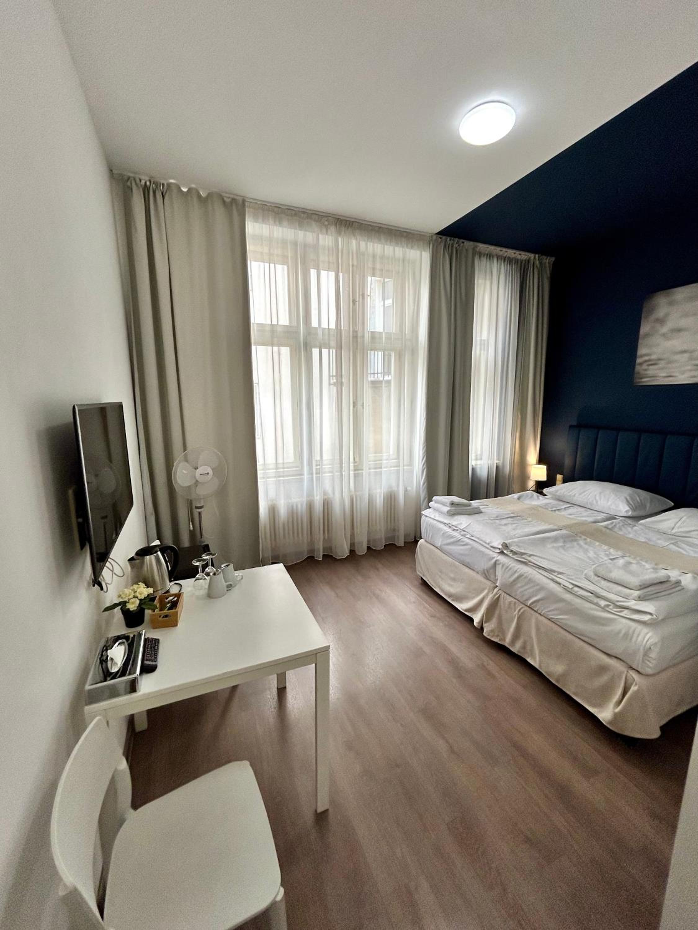 Double Room thumbnail 6