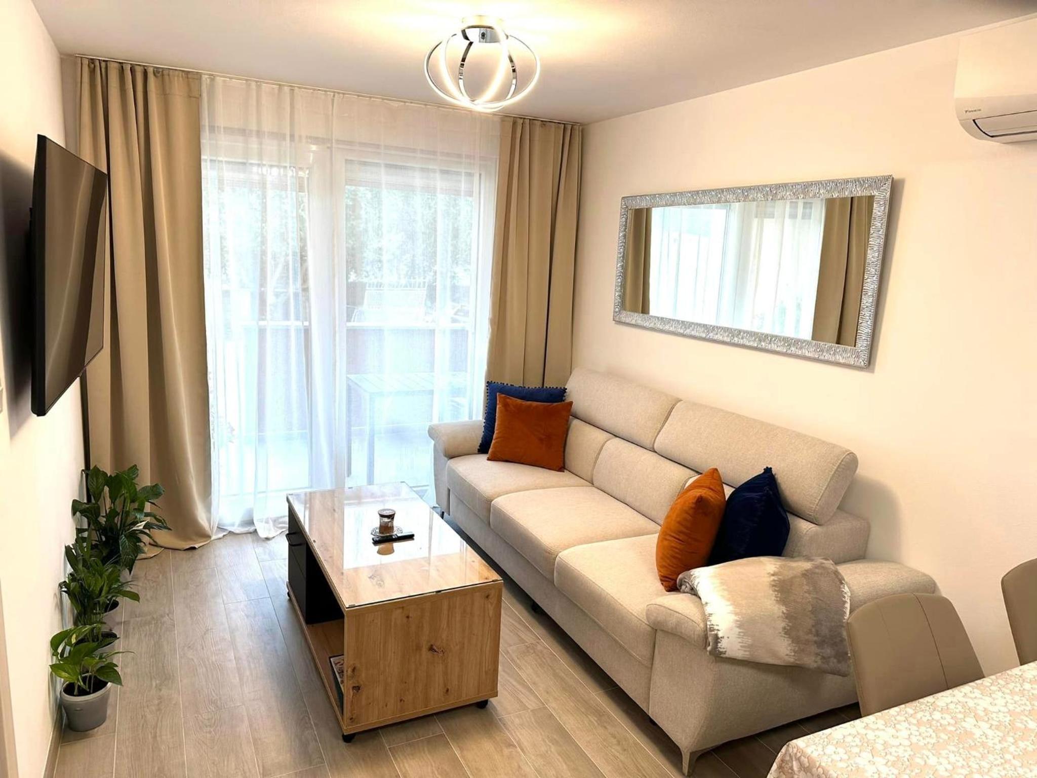 One-Bedroom Apartment photo 1
