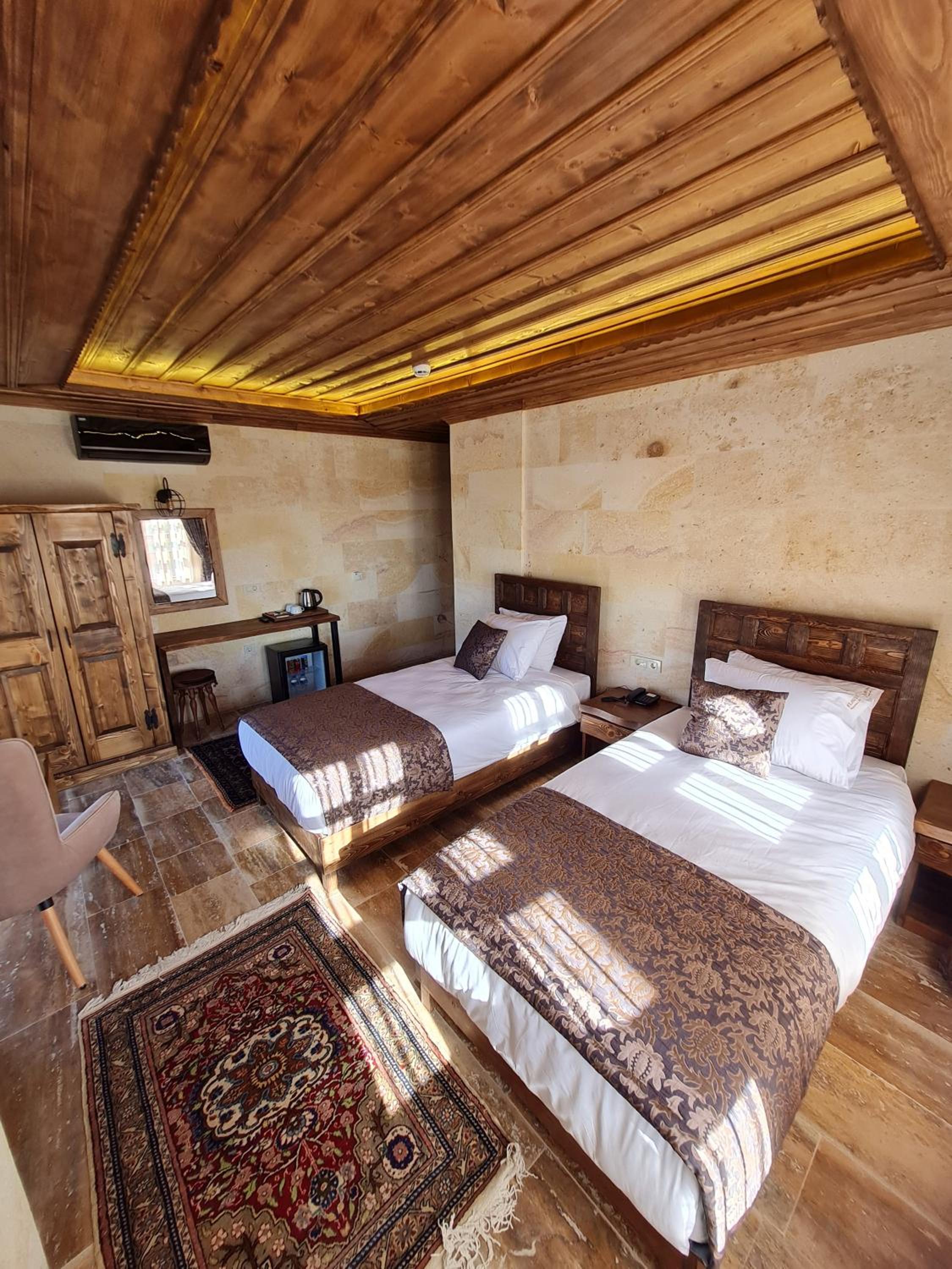 Double Room with Balcony - Photo 5