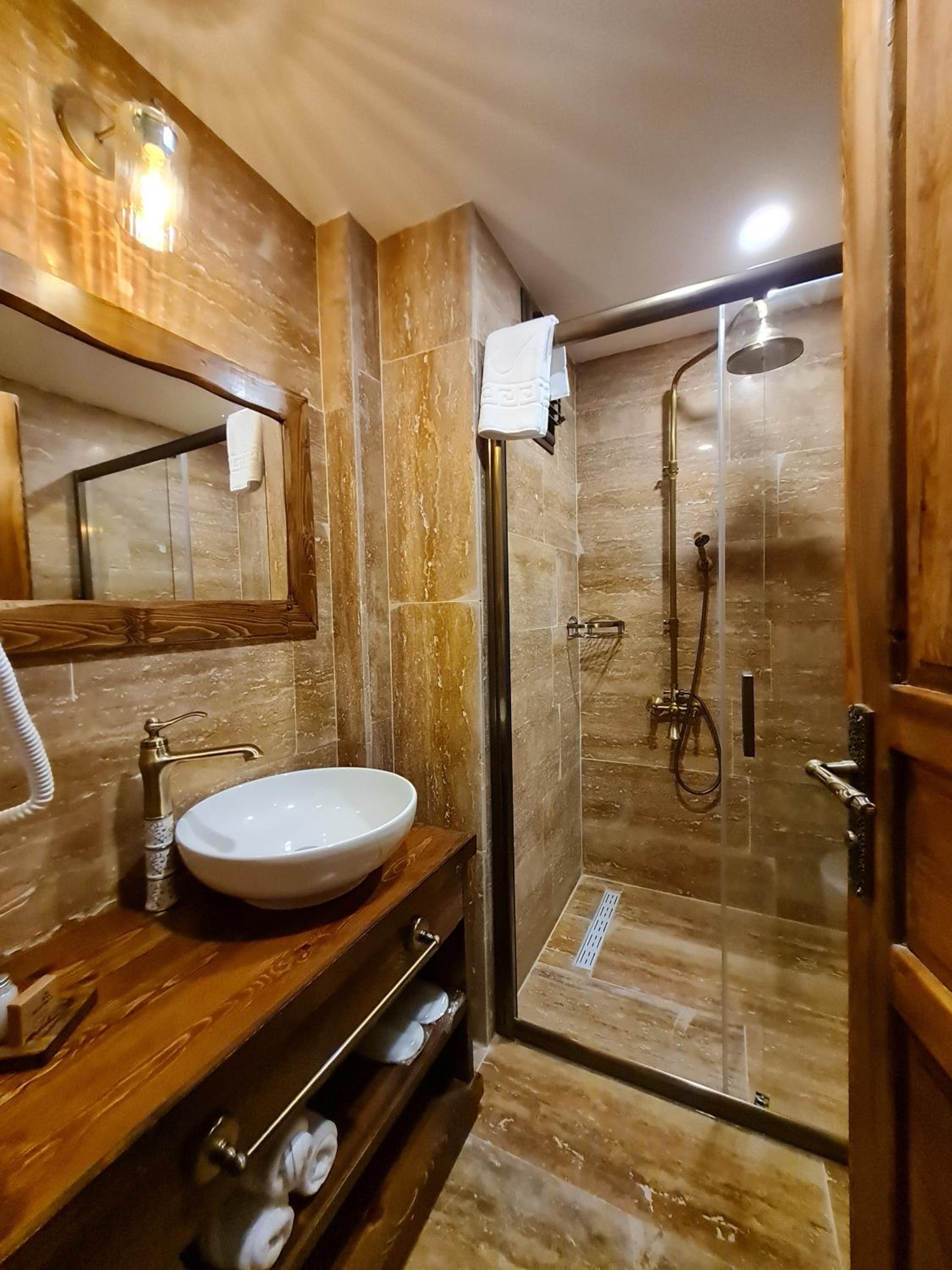 Standard Double Room - Photo 3