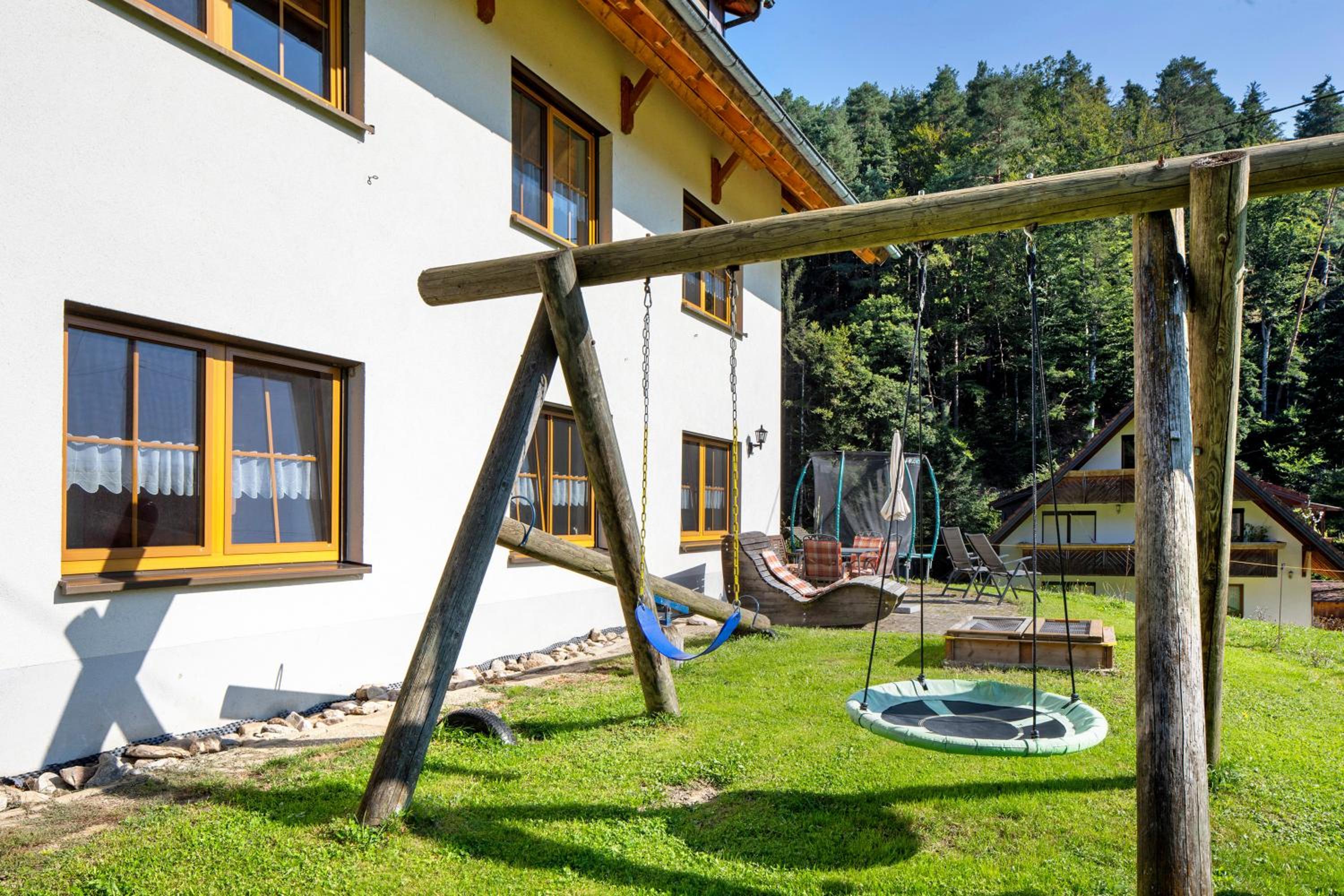 Two-Bedroom Apartment with Mountain View photo 2